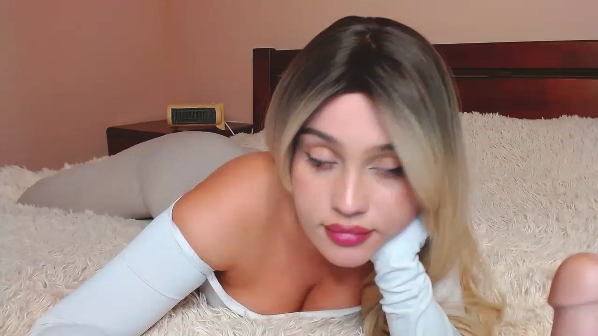 Gallery image thumbnail from Avery_Mills's myfreecams stream on, 04/29/2023, 18:28 image 3 of 20