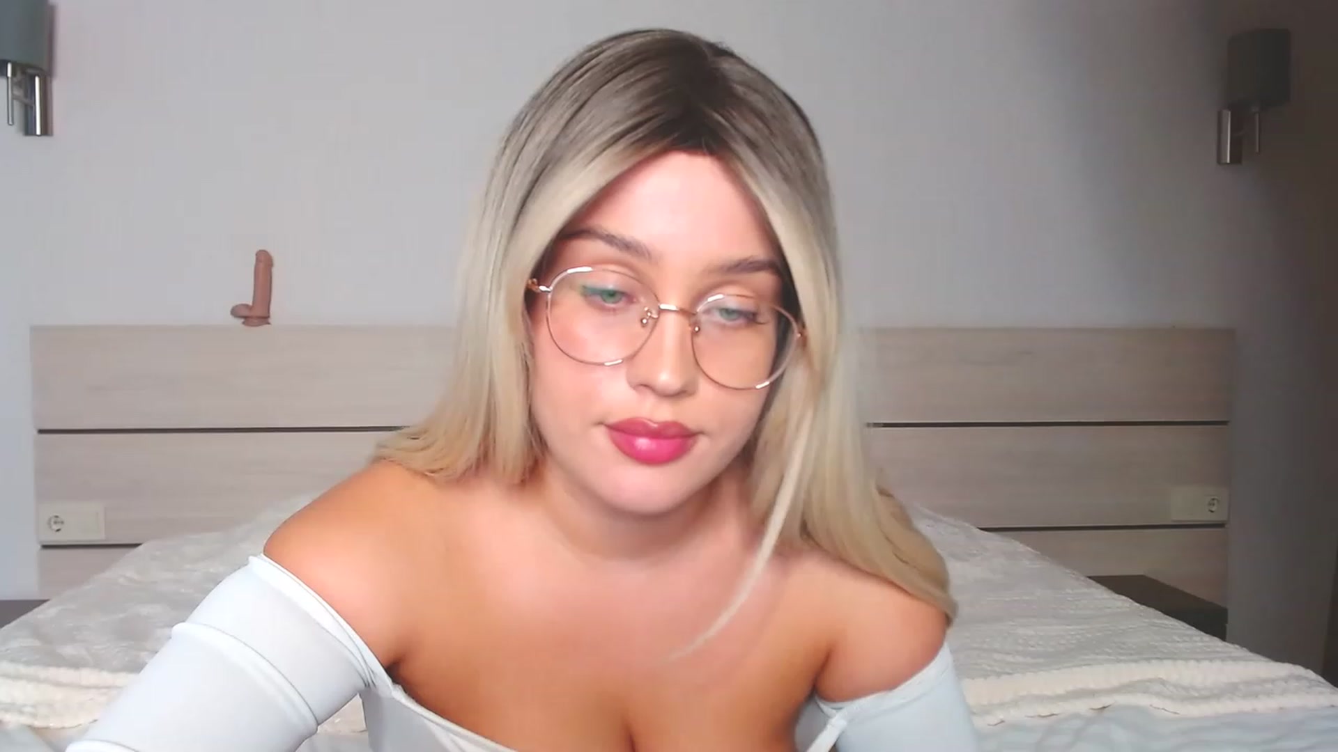 Gallery image thumbnail from Avery_Mills's myfreecams stream on, 05/02/2023, 17:03 image 12 of 20