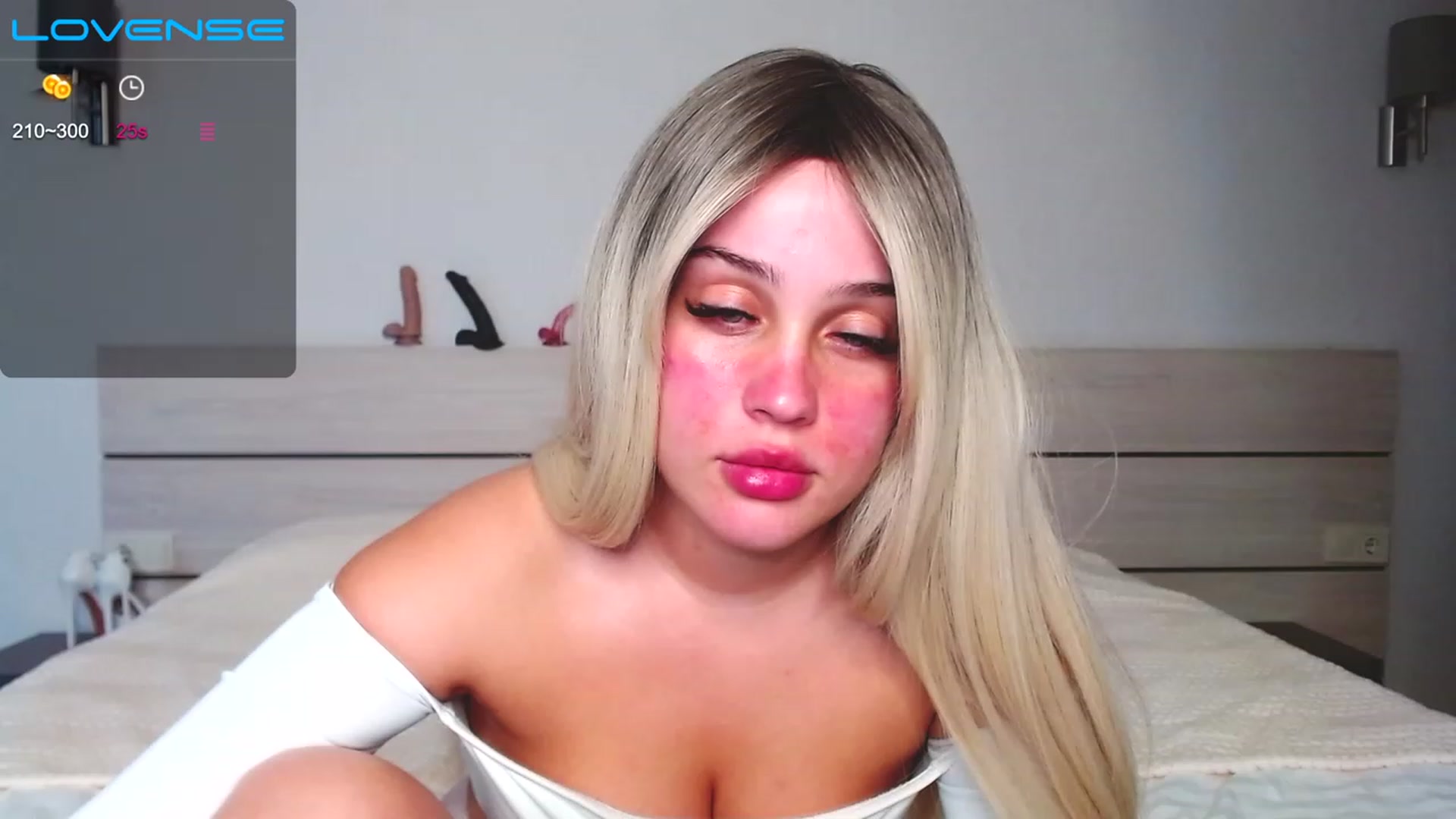 Gallery image thumbnail from Avery_Mills's myfreecams stream on, 05/05/2023, 16:51 image 6 of 20