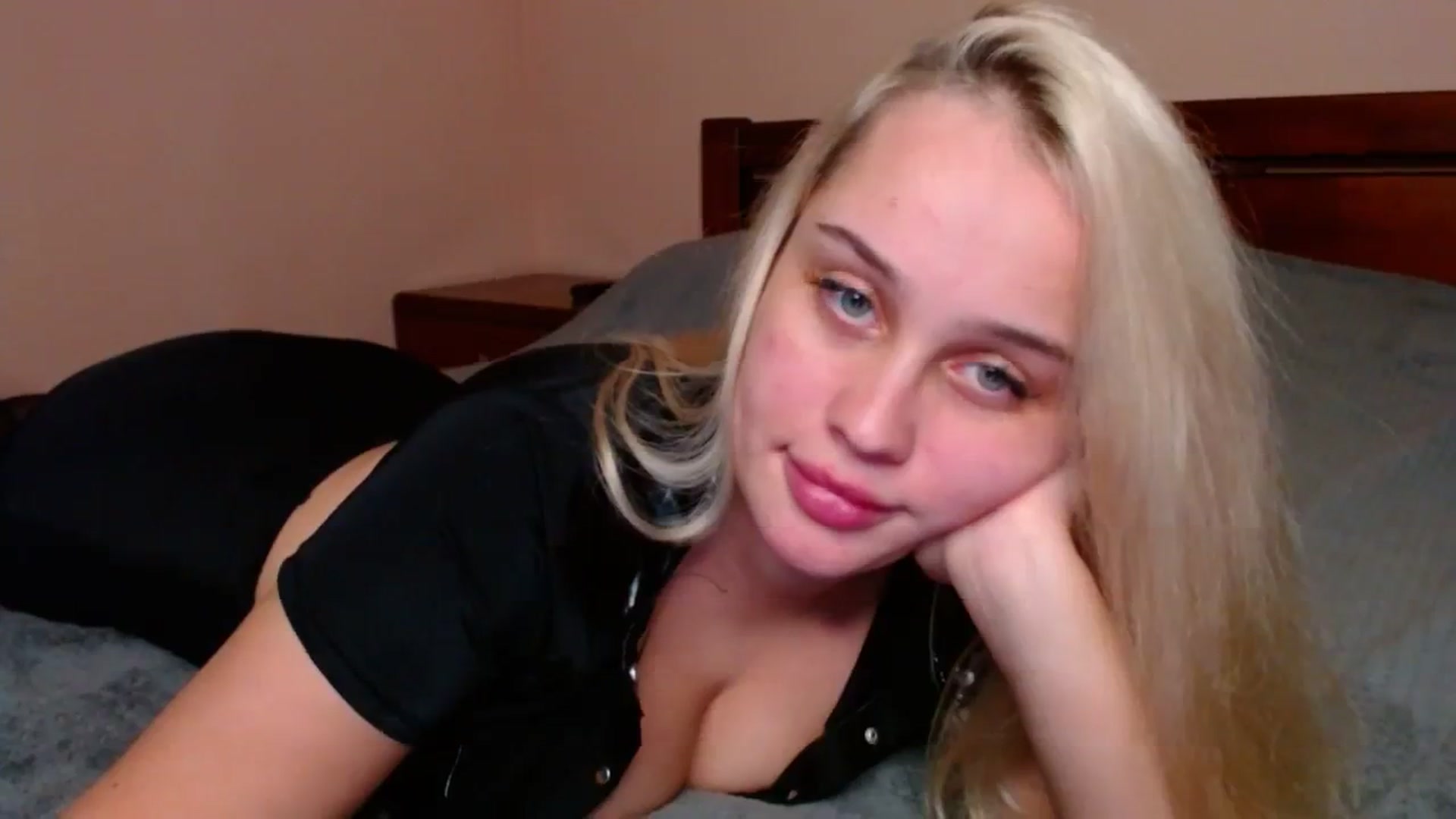 Gallery image thumbnail from Avery_Mills's myfreecams stream on, 10/15/2023, 17:06 image 7 of 20