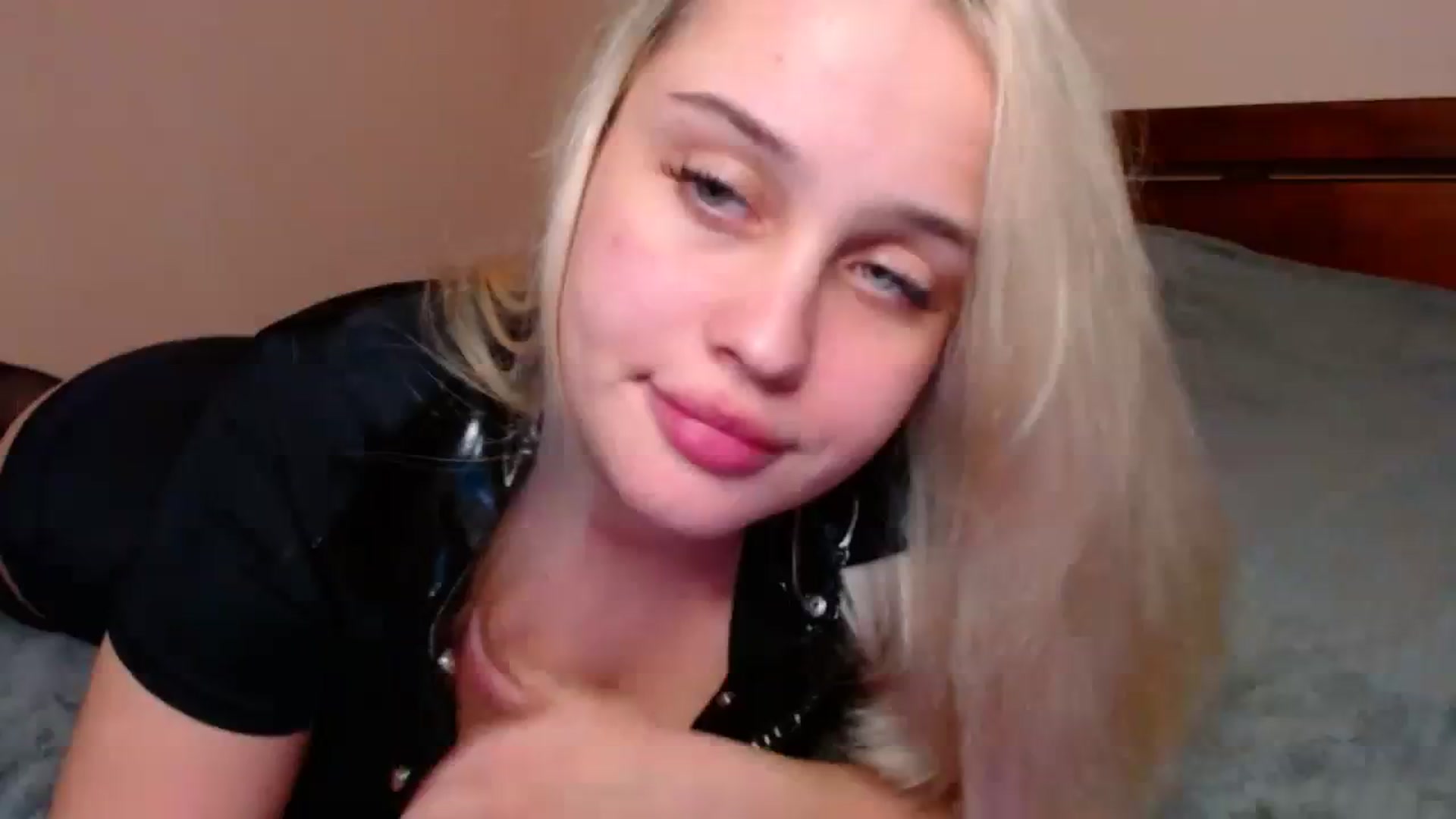 Gallery image thumbnail from Avery_Mills's myfreecams stream on, 10/15/2023, 17:06 image 13 of 20