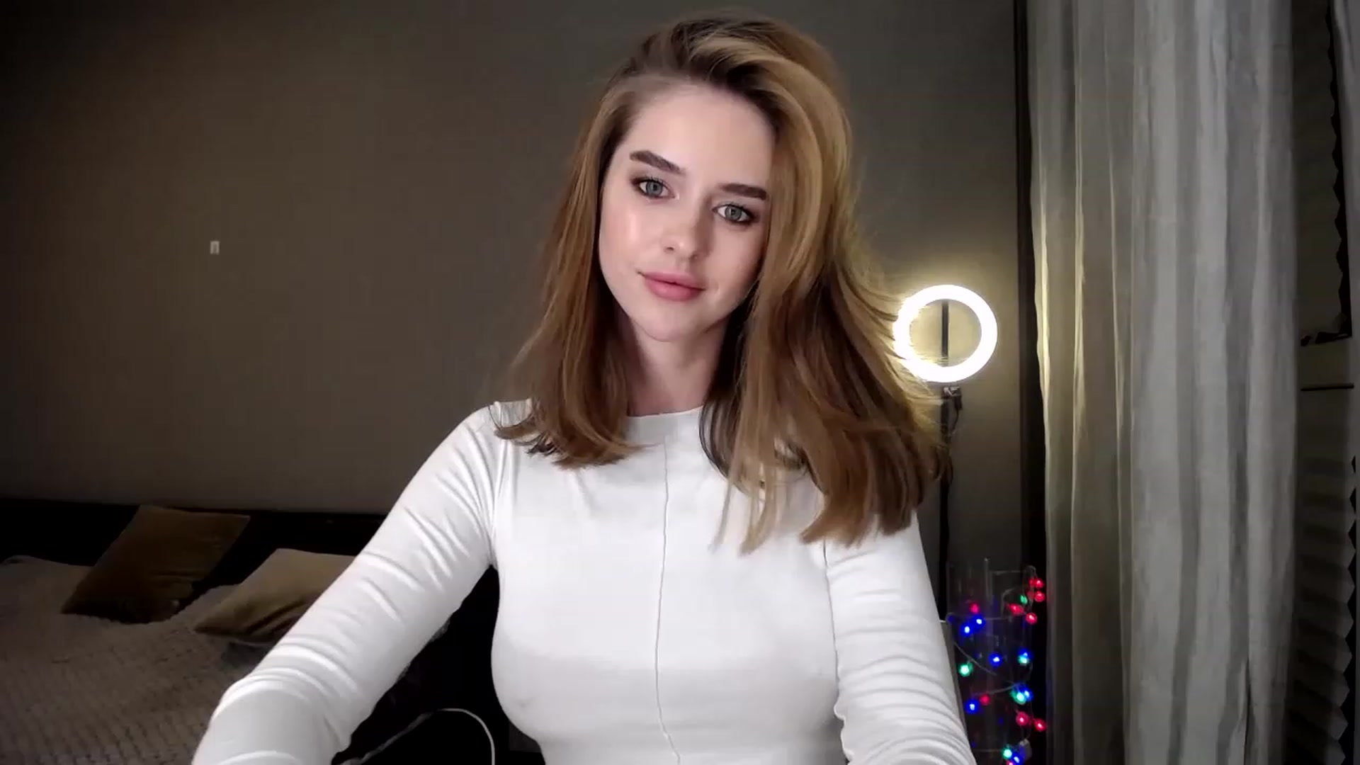 Gallery image thumbnail from AvrilDollX's myfreecams stream on, 11/24/2022, 19:33 image 11 of 20