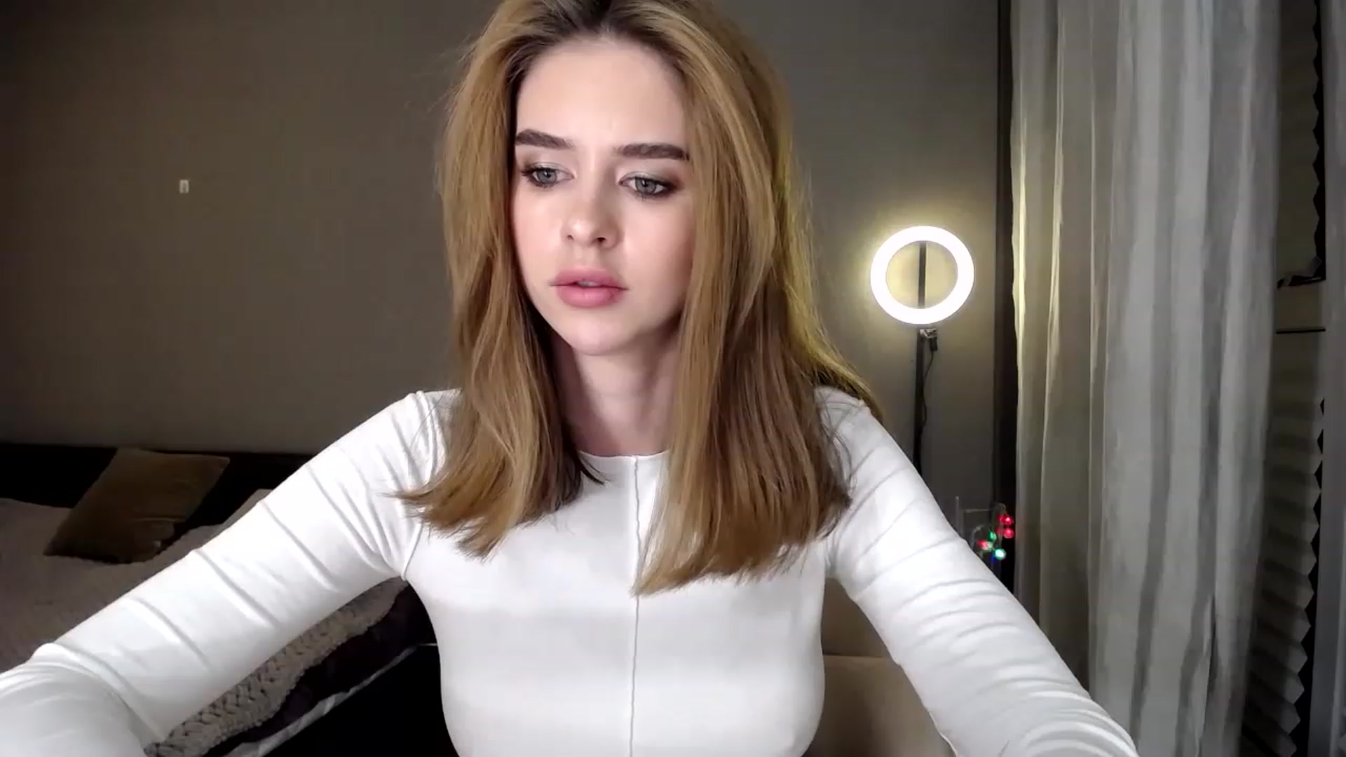 Gallery image thumbnail from AvrilDollX's myfreecams stream on, 11/24/2022, 19:33 image 16 of 20