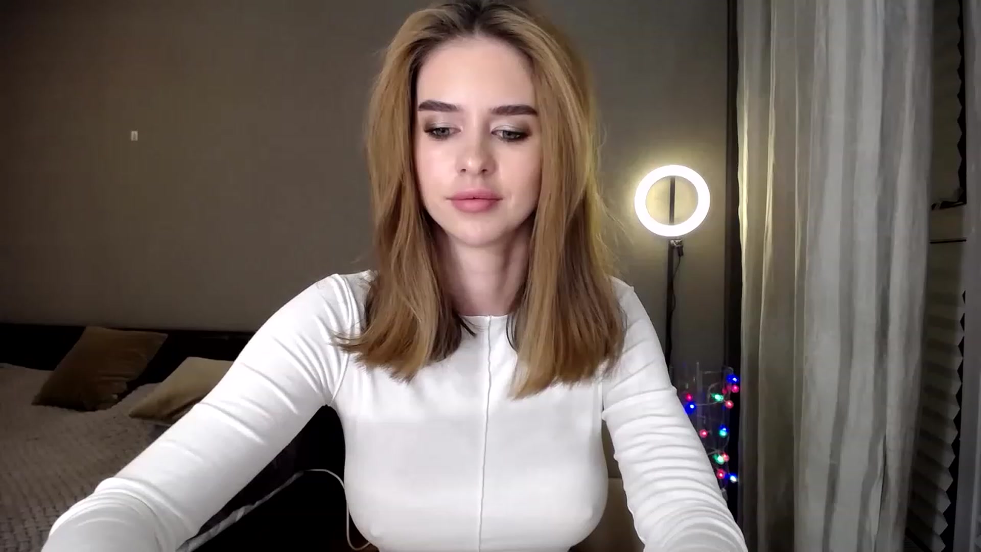 Gallery image thumbnail from AvrilDollX's myfreecams stream on, 11/24/2022, 19:33 image 18 of 20
