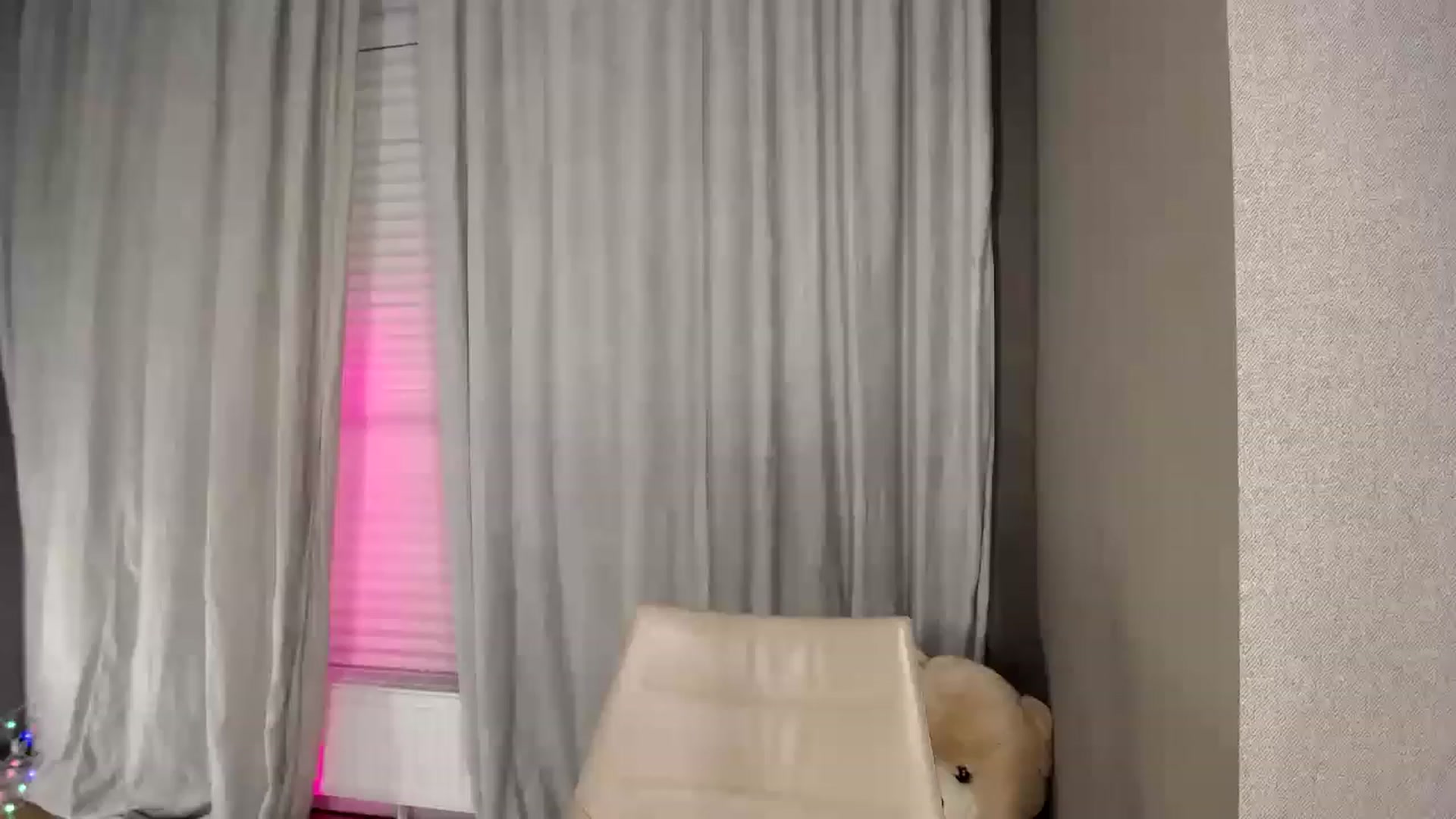 Gallery image thumbnail from AvrilDollX's myfreecams stream on, 12/04/2022, 19:47 image 19 of 20
