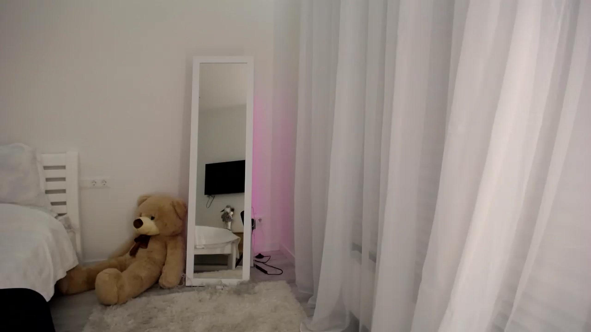 Gallery image thumbnail from AvrilDollX's myfreecams stream on, 01/18/2023, 18:11 image 5 of 20