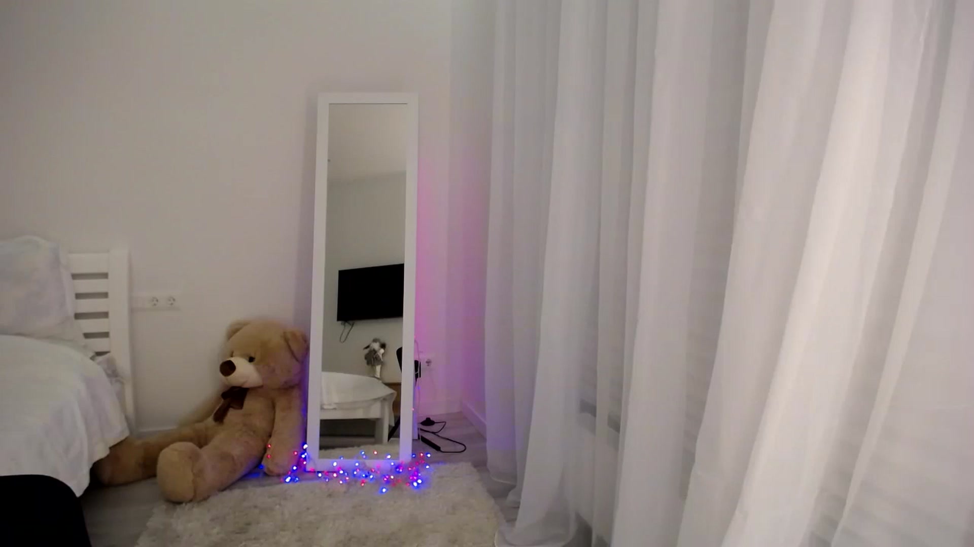 Gallery image thumbnail from AvrilDollX's myfreecams stream on, 01/18/2023, 18:11 image 7 of 20