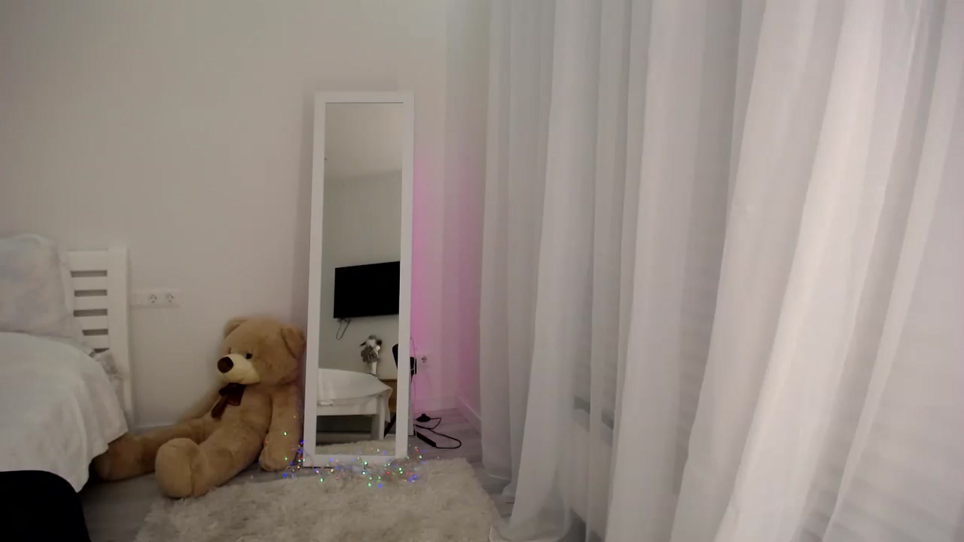 Gallery image thumbnail from AvrilDollX's myfreecams stream on, 01/18/2023, 18:11 image 6 of 20