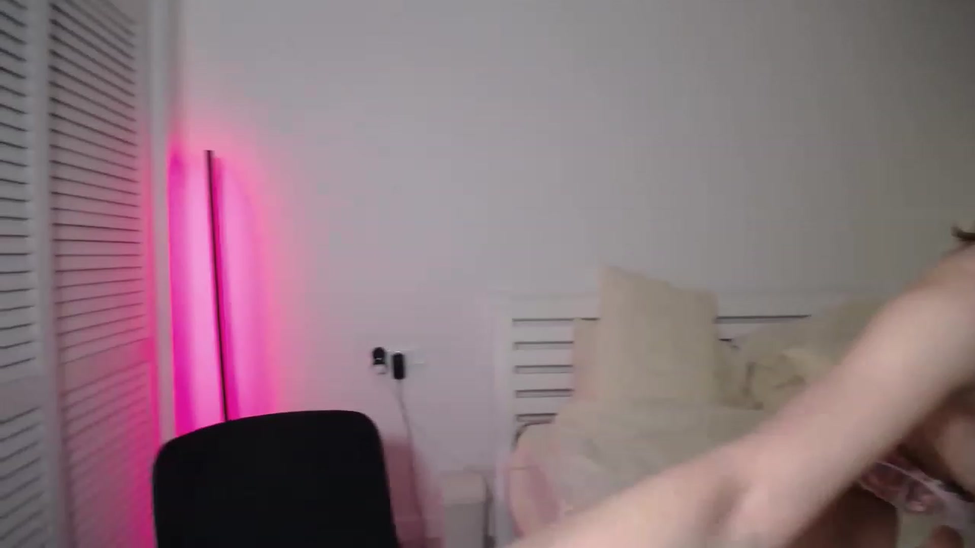 Gallery image thumbnail from AvrilDollX's myfreecams stream on, 04/09/2023, 18:53 image 12 of 20