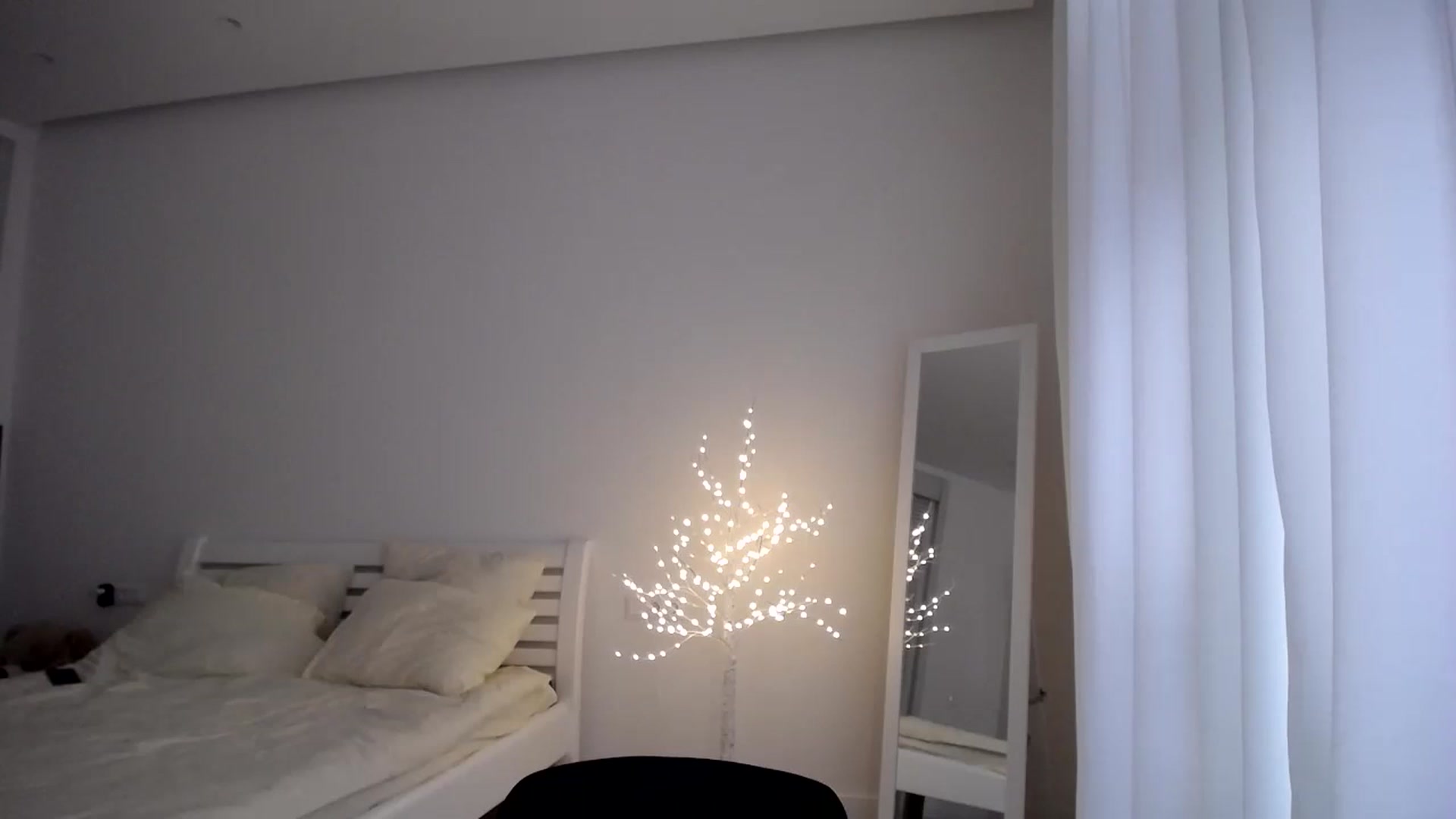 Gallery image thumbnail from AvrilDollX's myfreecams stream on, 04/12/2023, 16:00 image 11 of 20