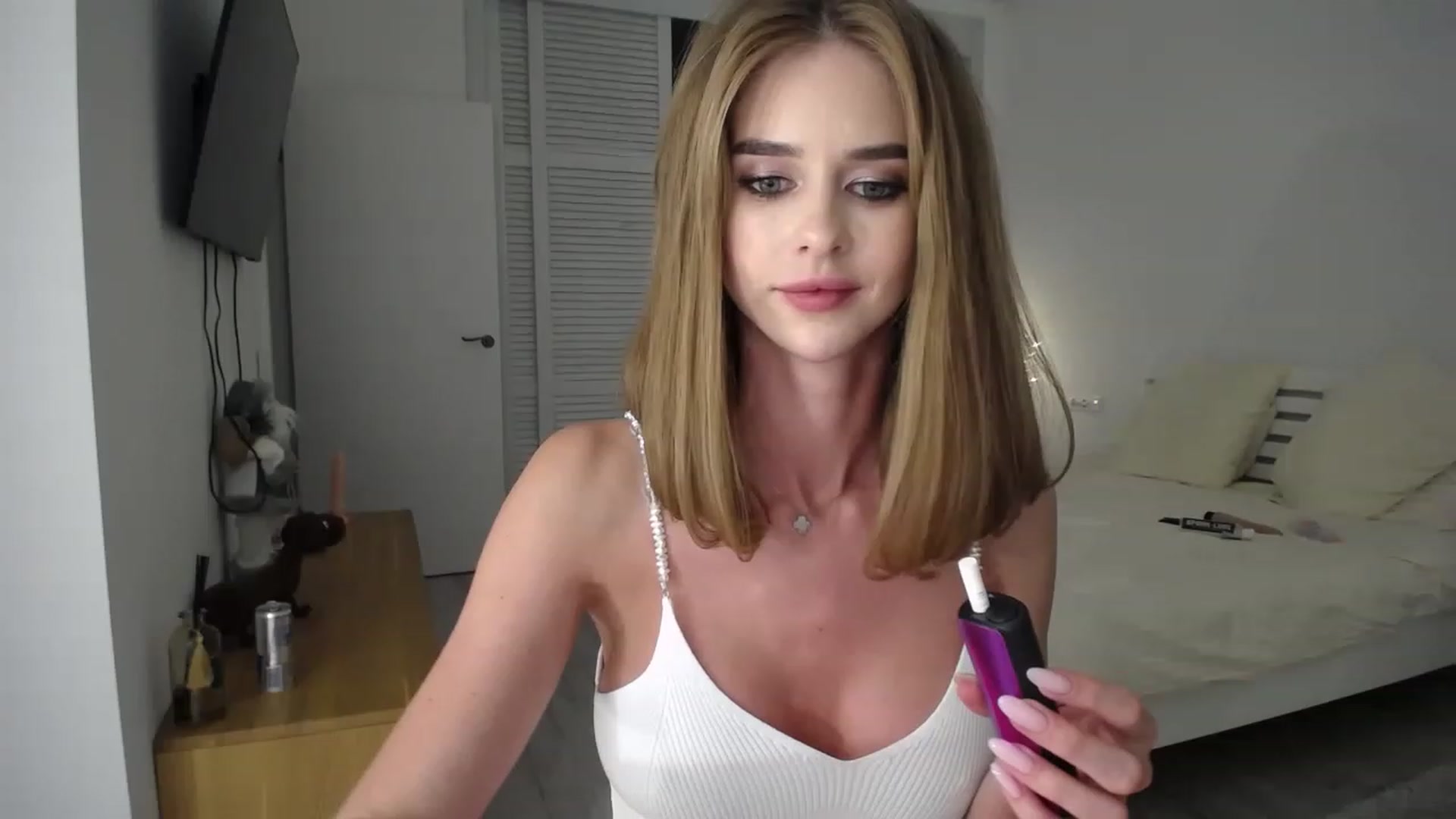 Gallery image thumbnail from AvrilDollX's myfreecams stream on, 06/05/2023, 18:52 image 3 of 20