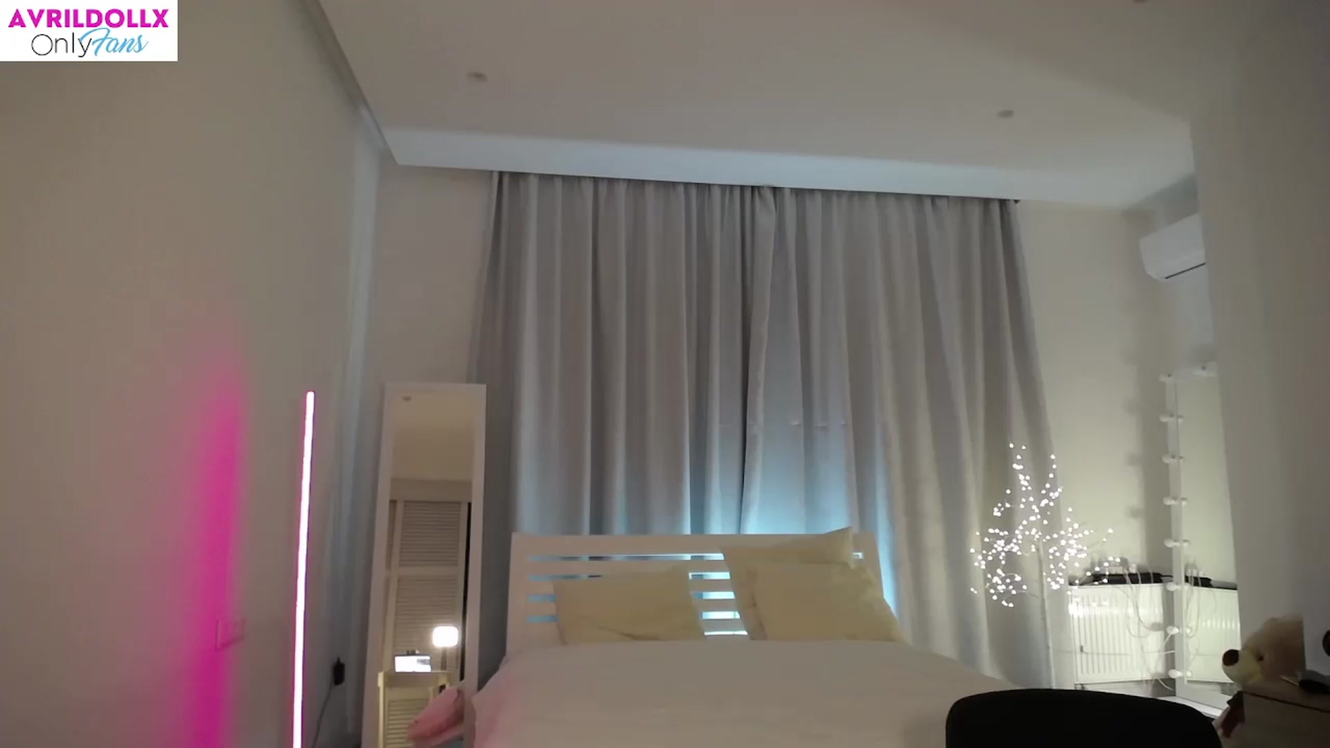 Gallery image thumbnail from AvrilDollX's myfreecams stream on, 09/09/2023, 19:52 image 3 of 20