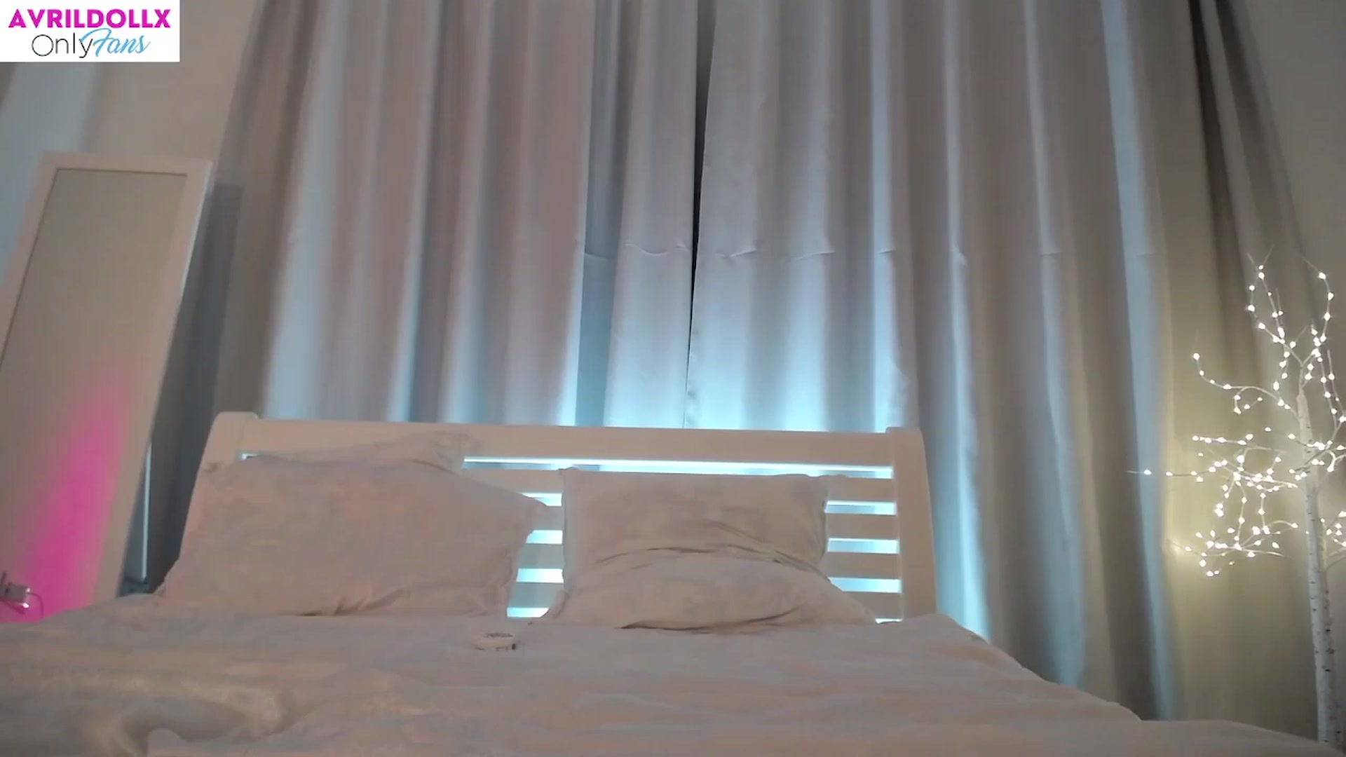 Gallery image thumbnail from AvrilDollX's myfreecams stream on, 09/11/2023, 19:23 image 19 of 20