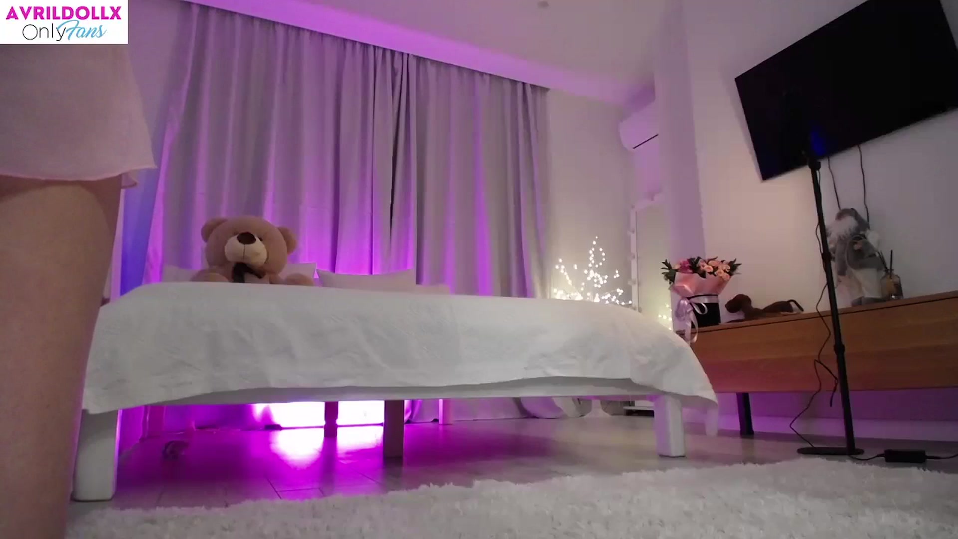 Gallery image thumbnail from AvrilDollX's myfreecams stream on, 10/02/2023, 18:09 image 13 of 20