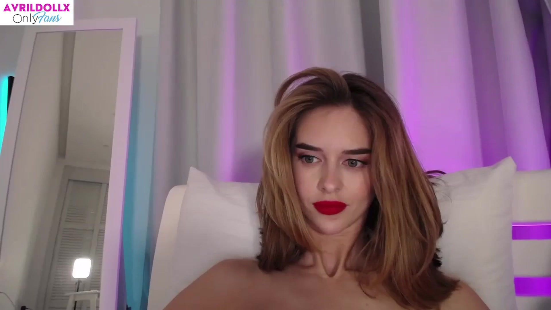 Gallery image thumbnail from AvrilDollX's myfreecams stream on, 10/05/2023, 21:12 image 15 of 20