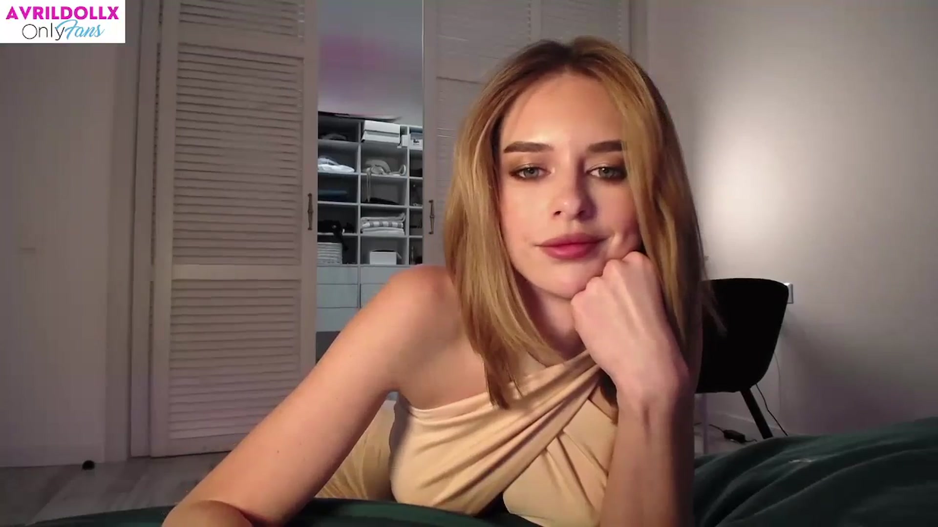 Gallery image thumbnail from AvrilDollX's myfreecams stream on, 10/09/2023, 19:45 image 16 of 20