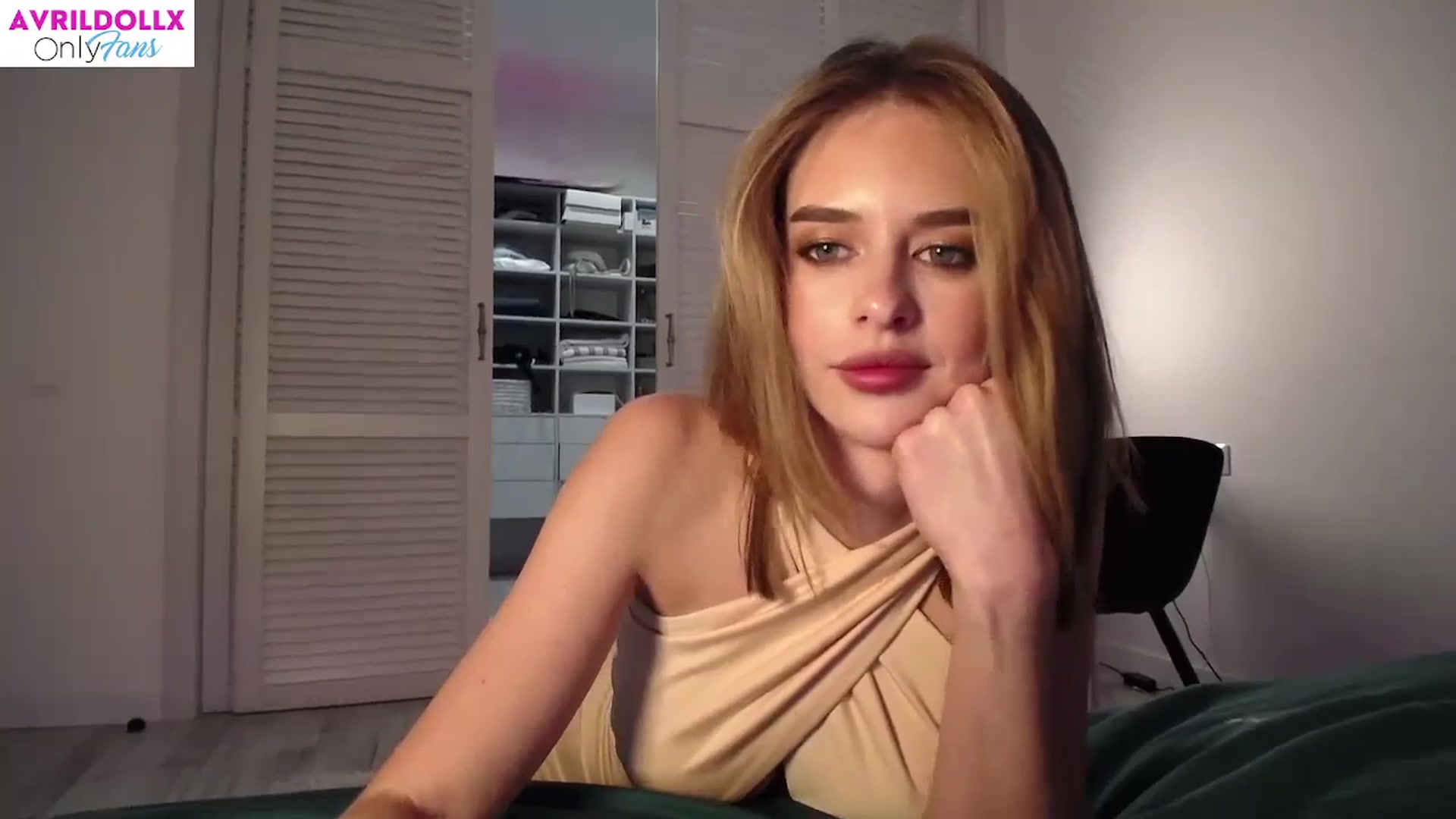 Gallery image thumbnail from AvrilDollX's myfreecams stream on, 10/09/2023, 19:45 image 15 of 20