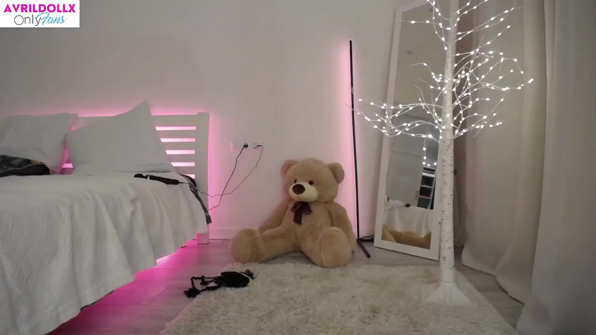 Gallery image thumbnail from AvrilDollX's myfreecams stream on, 10/23/2023, 23:10 image 2 of 20