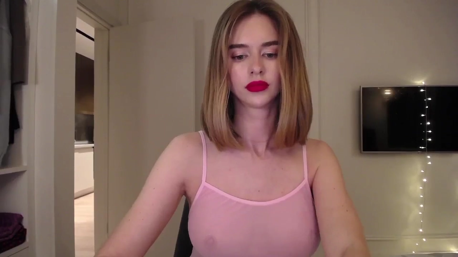 Gallery image thumbnail from AvrilDollX's myfreecams stream on, 02/03/2024, 21:13 image 15 of 20