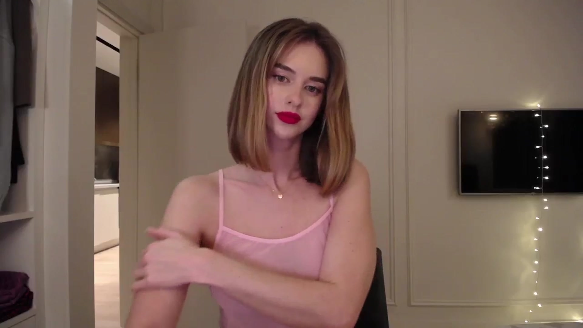Gallery image thumbnail from AvrilDollX's myfreecams stream on, 02/03/2024, 21:13 image 18 of 20