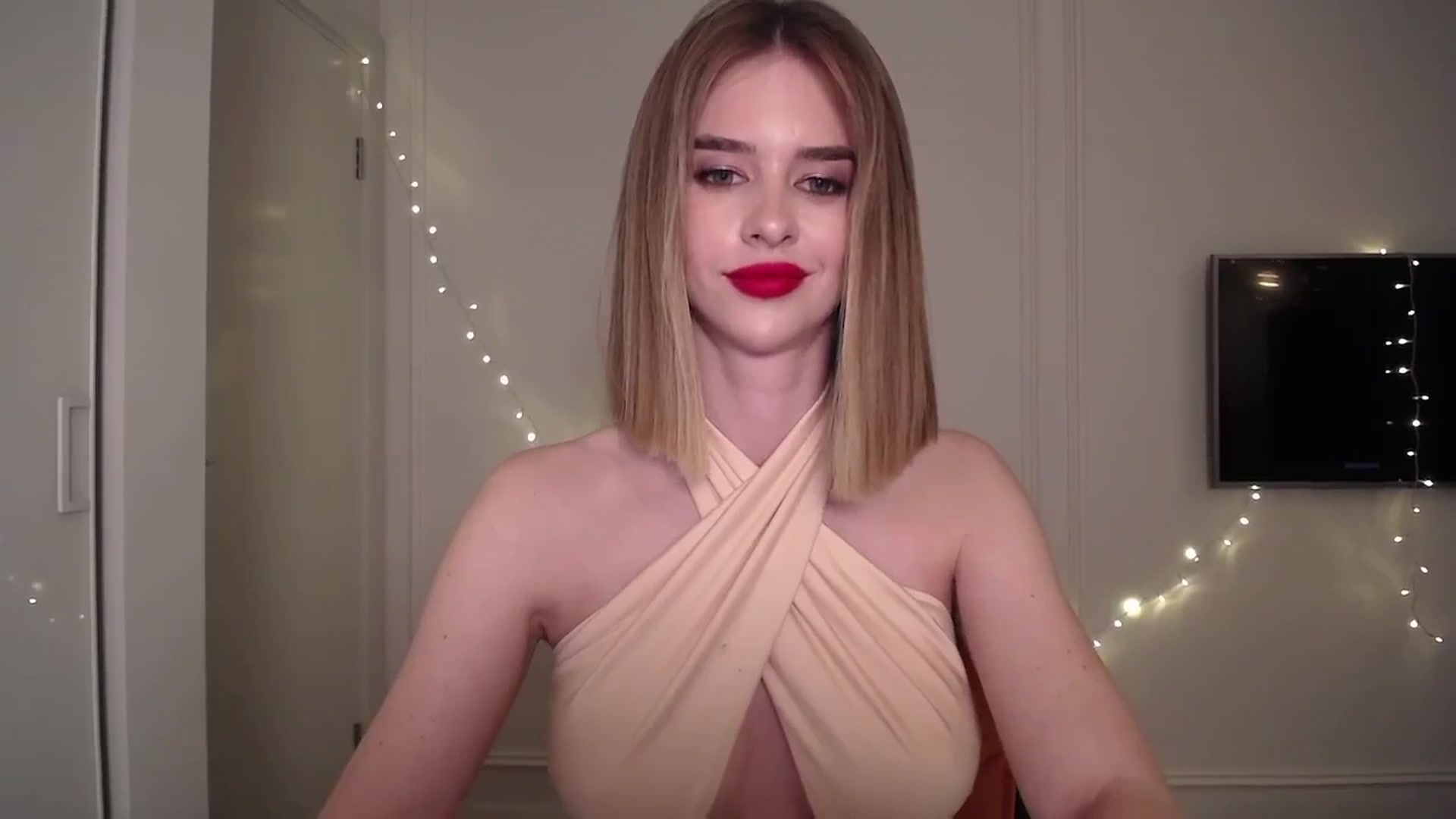 Gallery image thumbnail from AvrilDollX's myfreecams stream on, 02/26/2024, 20:24 image 7 of 20
