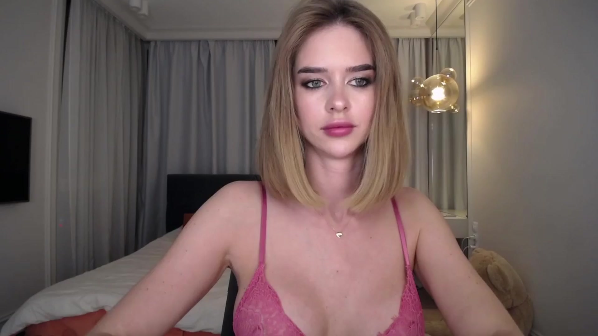 Gallery image thumbnail from AvrilDollX's myfreecams stream on, 04/09/2024, 18:41 image 6 of 20