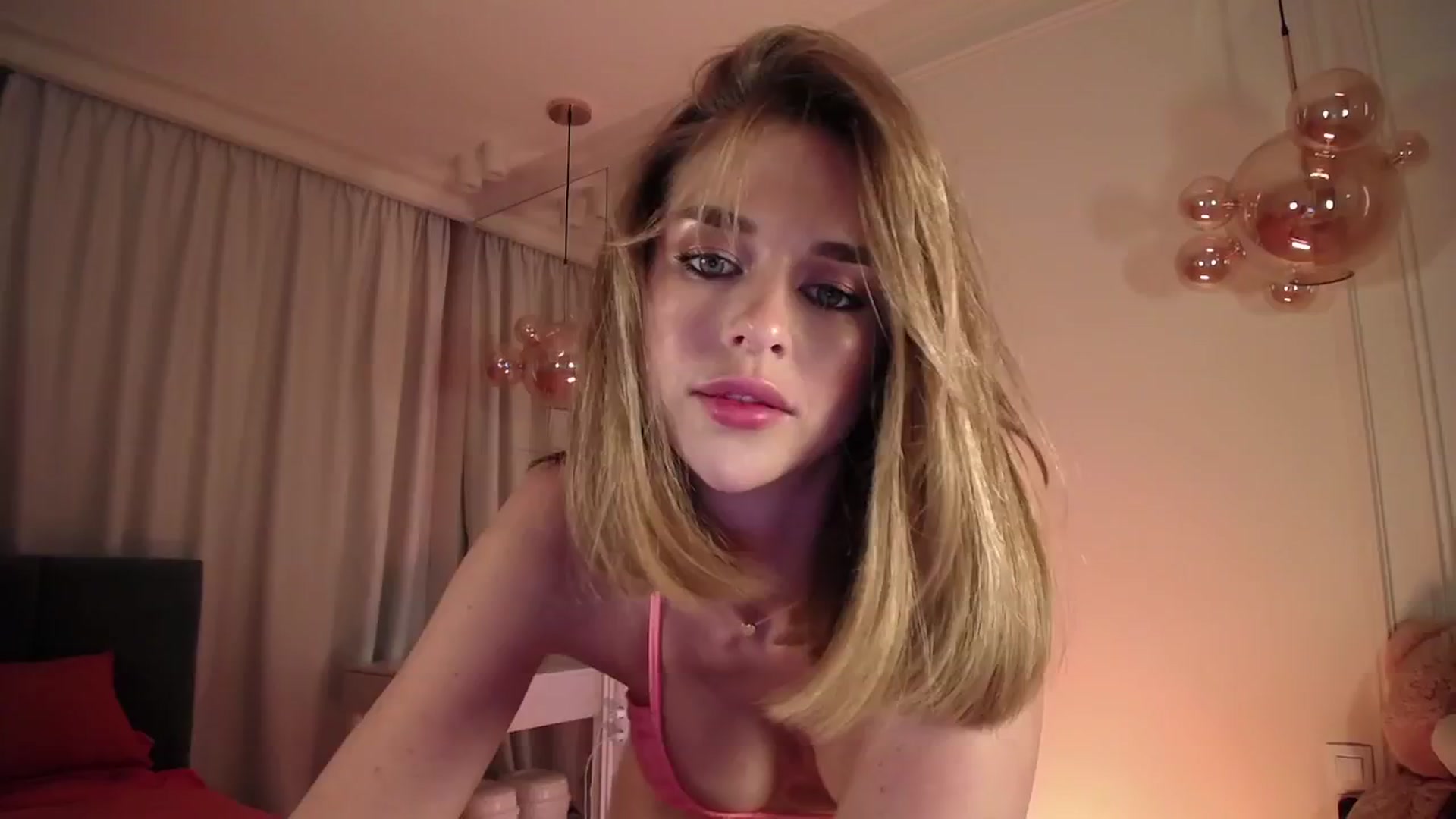Gallery image thumbnail from AvrilDollX's myfreecams stream on, 05/28/2024, 20:51 image 15 of 20