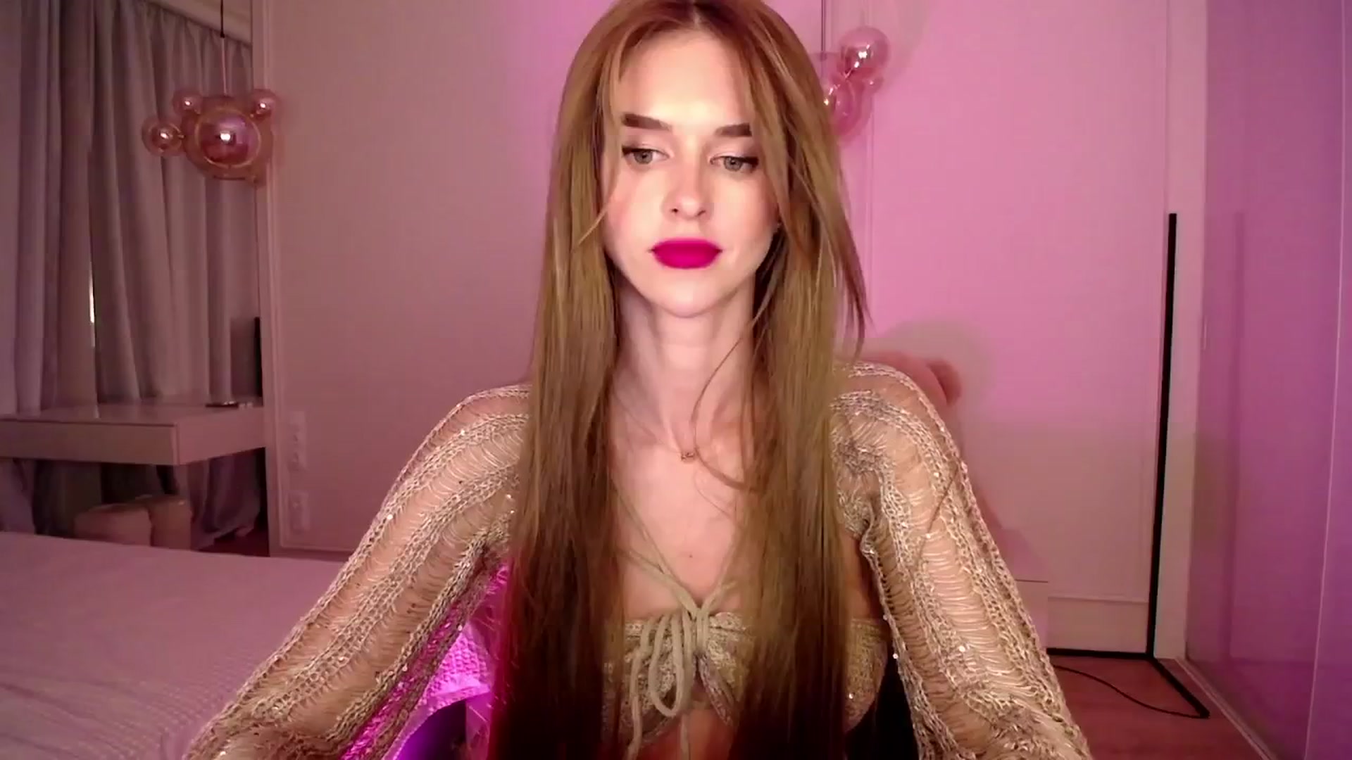 Gallery image thumbnail from AvrilDollX's myfreecams stream on, 06/17/2024, 19:22 image 12 of 20