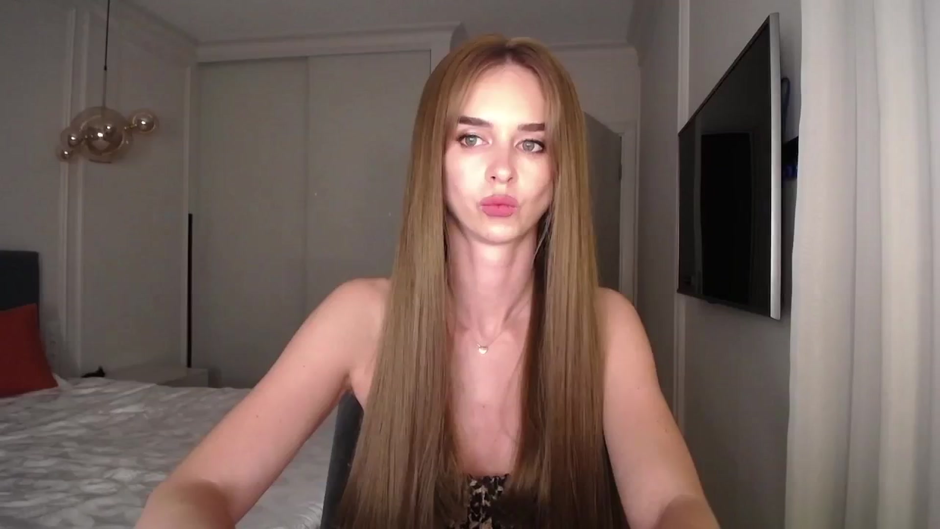 Gallery image thumbnail from AvrilDollX's myfreecams stream on, 07/13/2024, 21:12 image 1 of 20