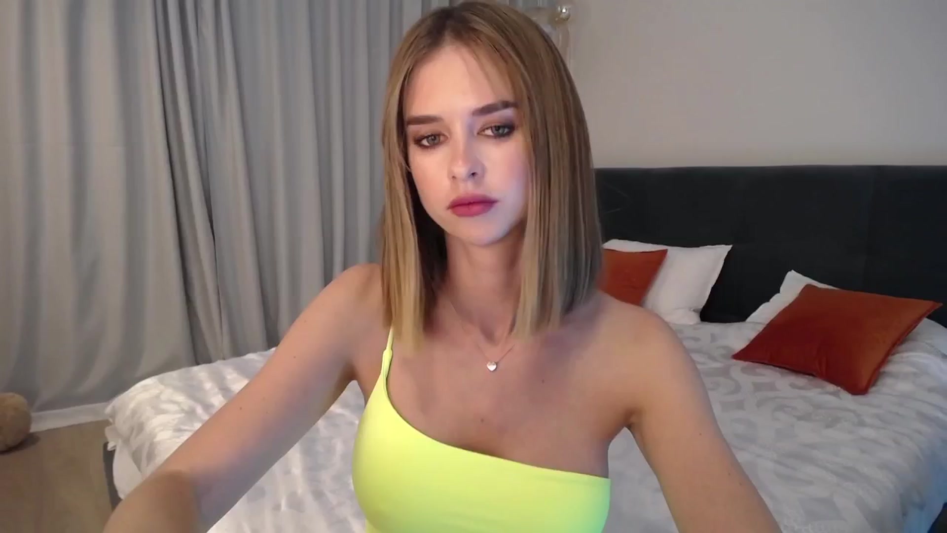 Gallery image thumbnail from AvrilDollX's myfreecams stream on, 07/16/2024, 21:12 image 4 of 20