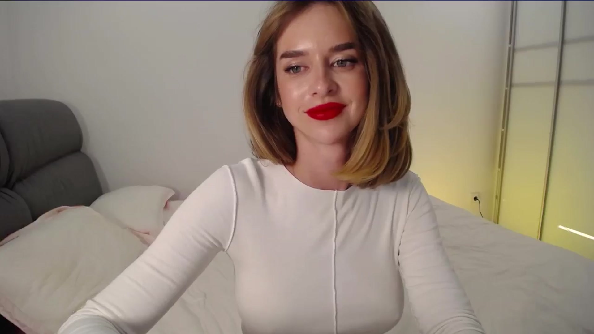 Gallery image thumbnail from AvrilDollX's myfreecams stream on, 08/08/2024, 21:59 image 20 of 20