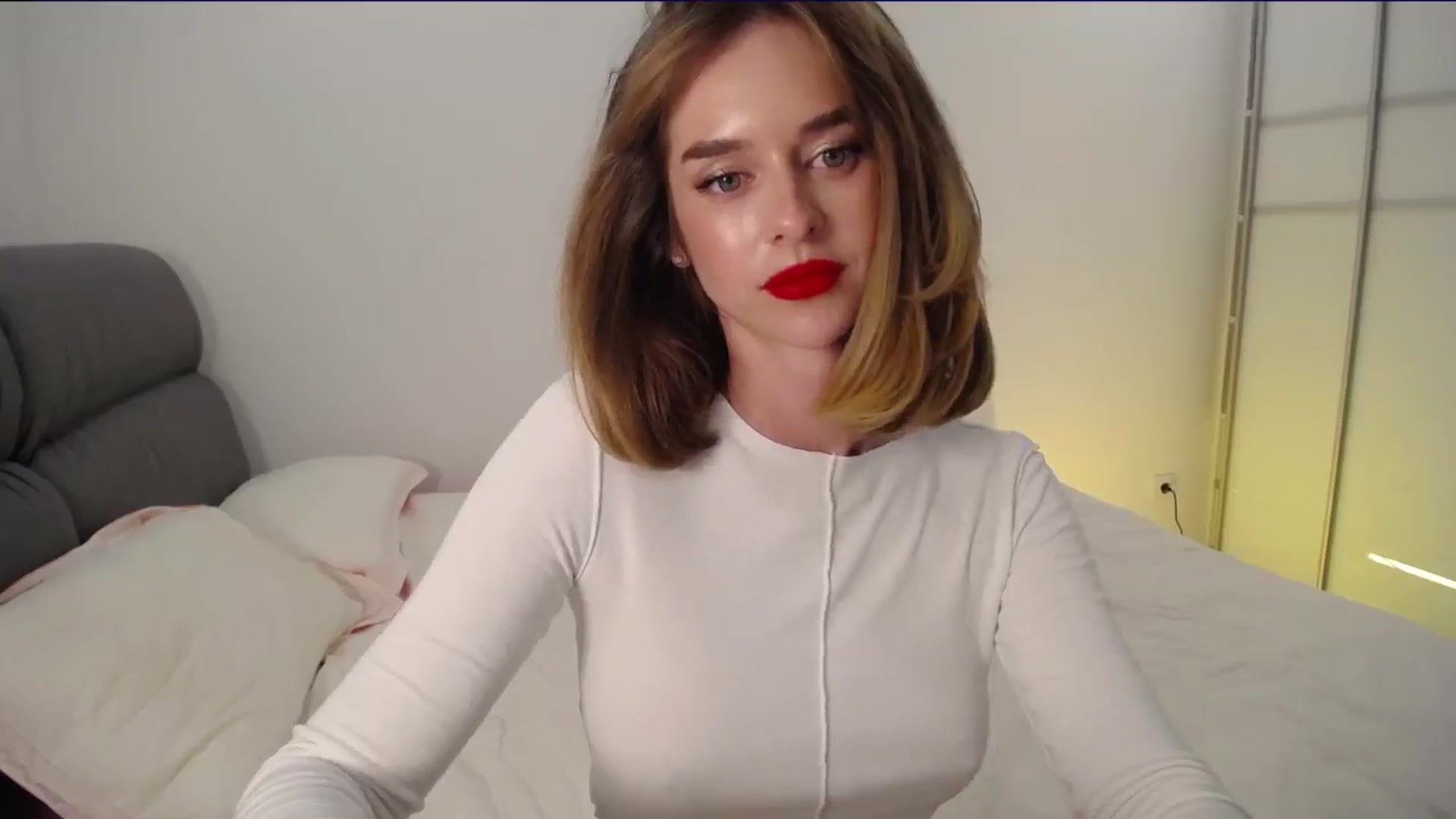 Gallery image thumbnail from AvrilDollX's myfreecams stream on, 08/08/2024, 21:59 image 16 of 20