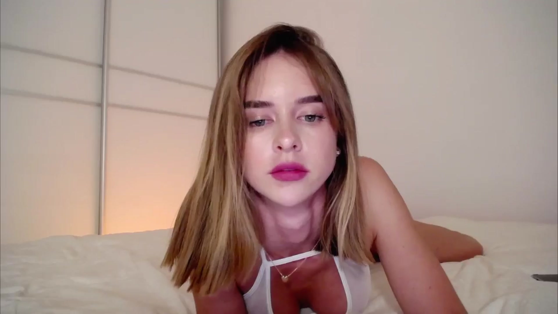 Gallery image thumbnail from AvrilDollX's myfreecams stream on, 08/12/2024, 21:34 image 12 of 20