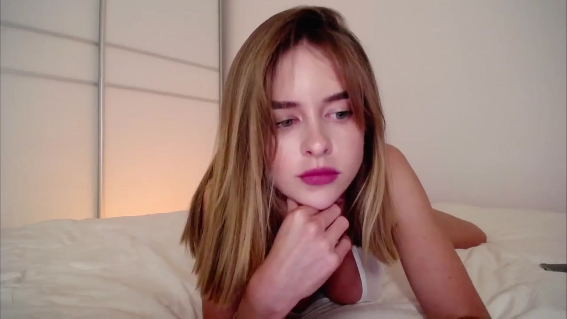 Gallery image thumbnail from AvrilDollX's myfreecams stream on, 08/12/2024, 21:34 image 11 of 20