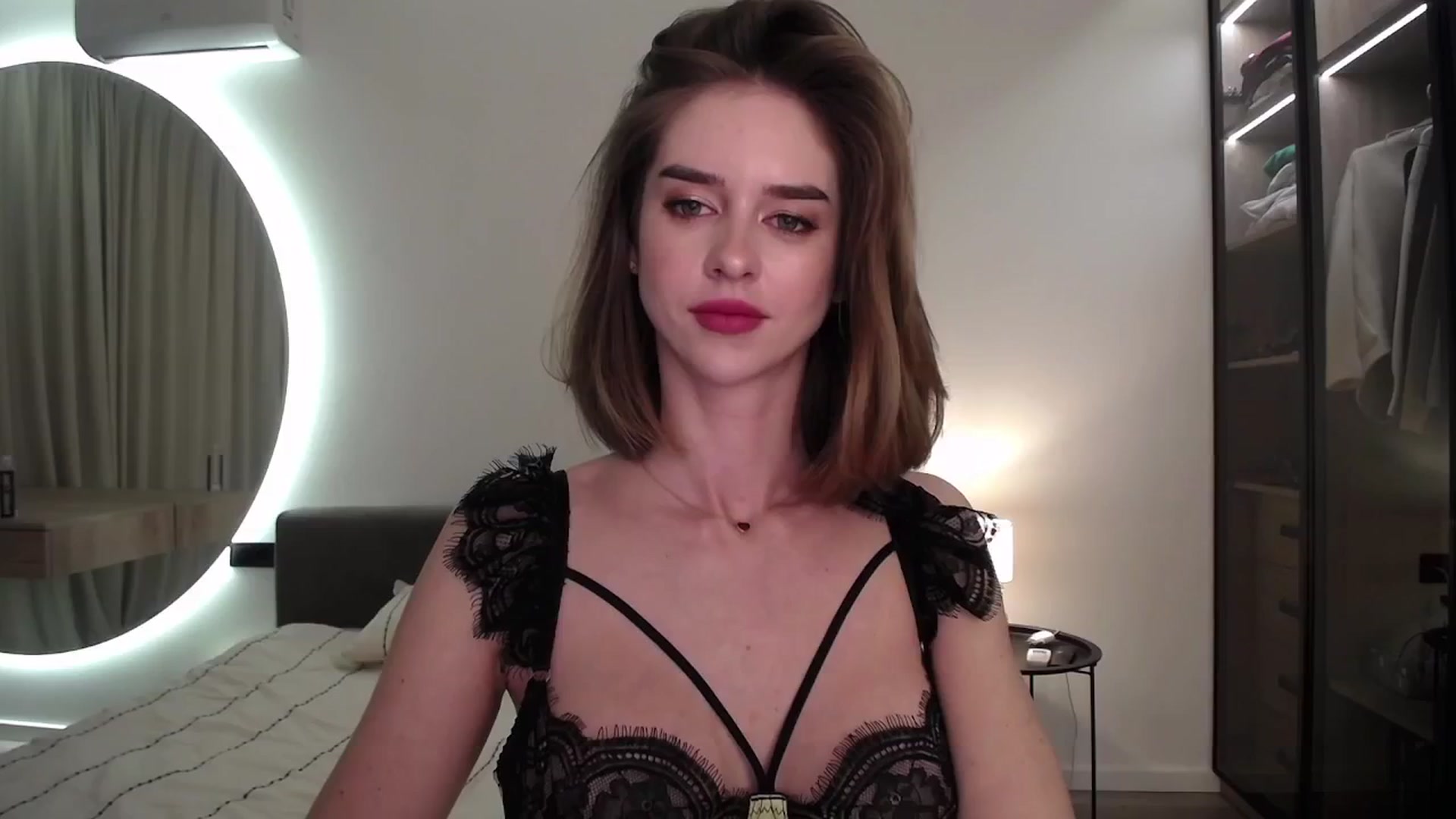 Gallery image thumbnail from AvrilDollX's myfreecams stream on, 11/18/2024, 23:23 image 4 of 20