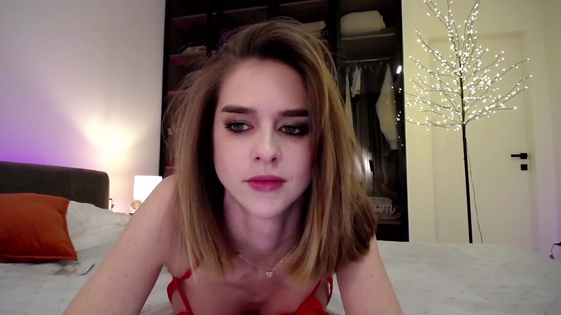 Gallery image thumbnail from AvrilDollX's myfreecams stream on, 12/15/2024, 19:01 image 13 of 20
