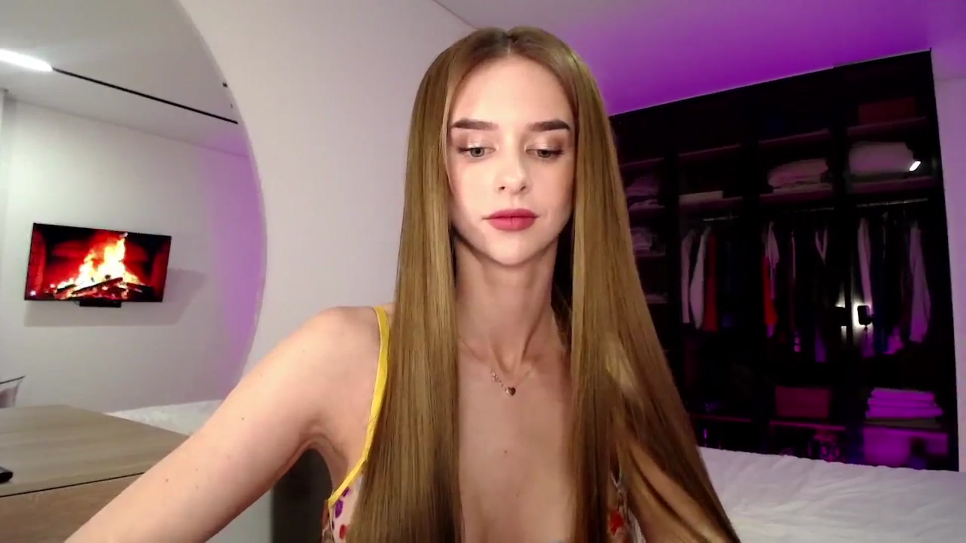 Gallery image thumbnail from AvrilDollX's myfreecams stream on, 01/12/2025, 20:52 image 19 of 20