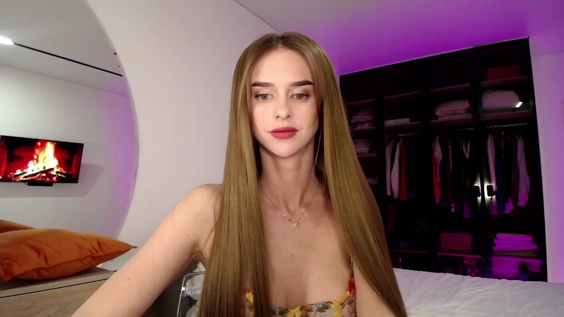Gallery image thumbnail from AvrilDollX's myfreecams stream on, 01/12/2025, 20:52 image 16 of 20