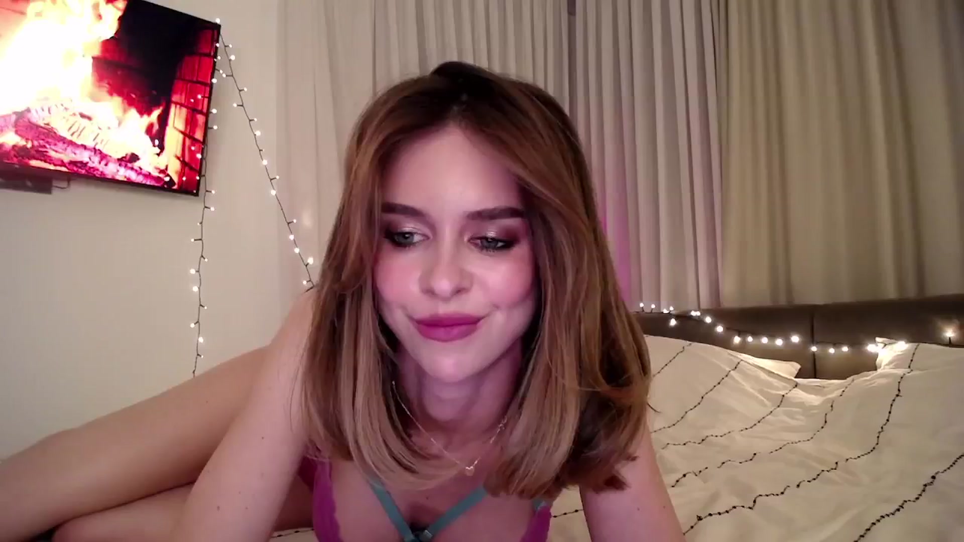 Gallery image thumbnail from AvrilDollX's myfreecams stream on, 02/05/2025, 21:15 image 17 of 20