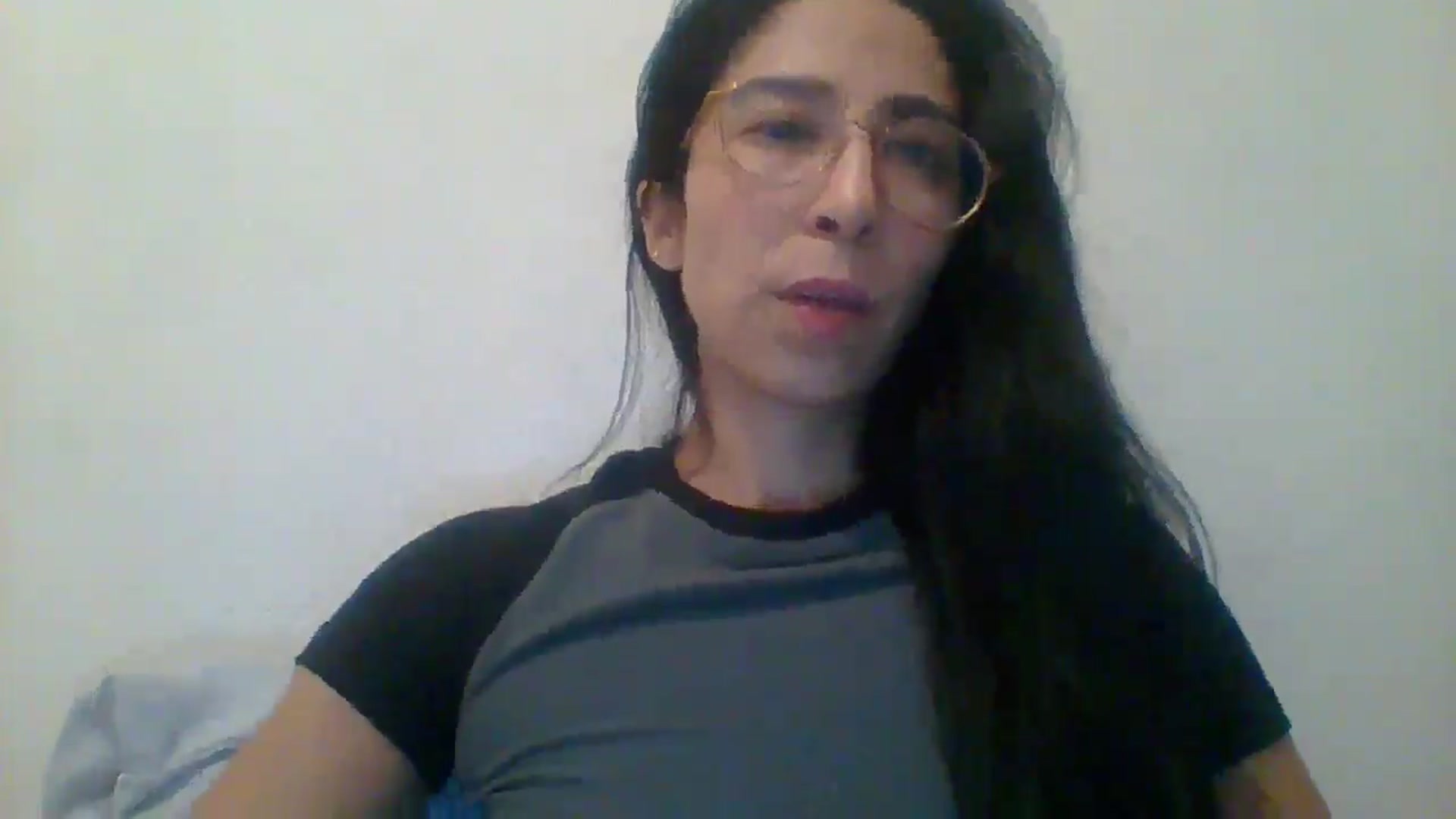 Gallery image thumbnail from AvrilLaddy's myfreecams stream on, 05/18/2025, 12:06 image 19 of 20