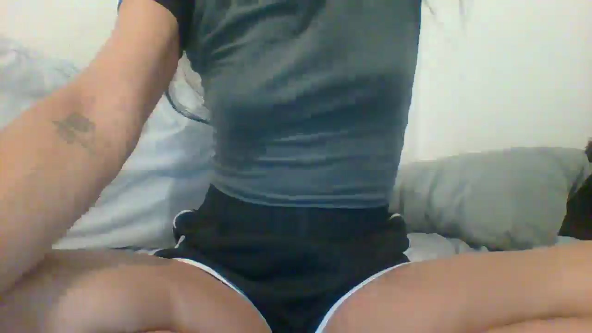 Gallery image thumbnail from AvrilLaddy's myfreecams stream on, 05/18/2025, 12:06 image 11 of 20