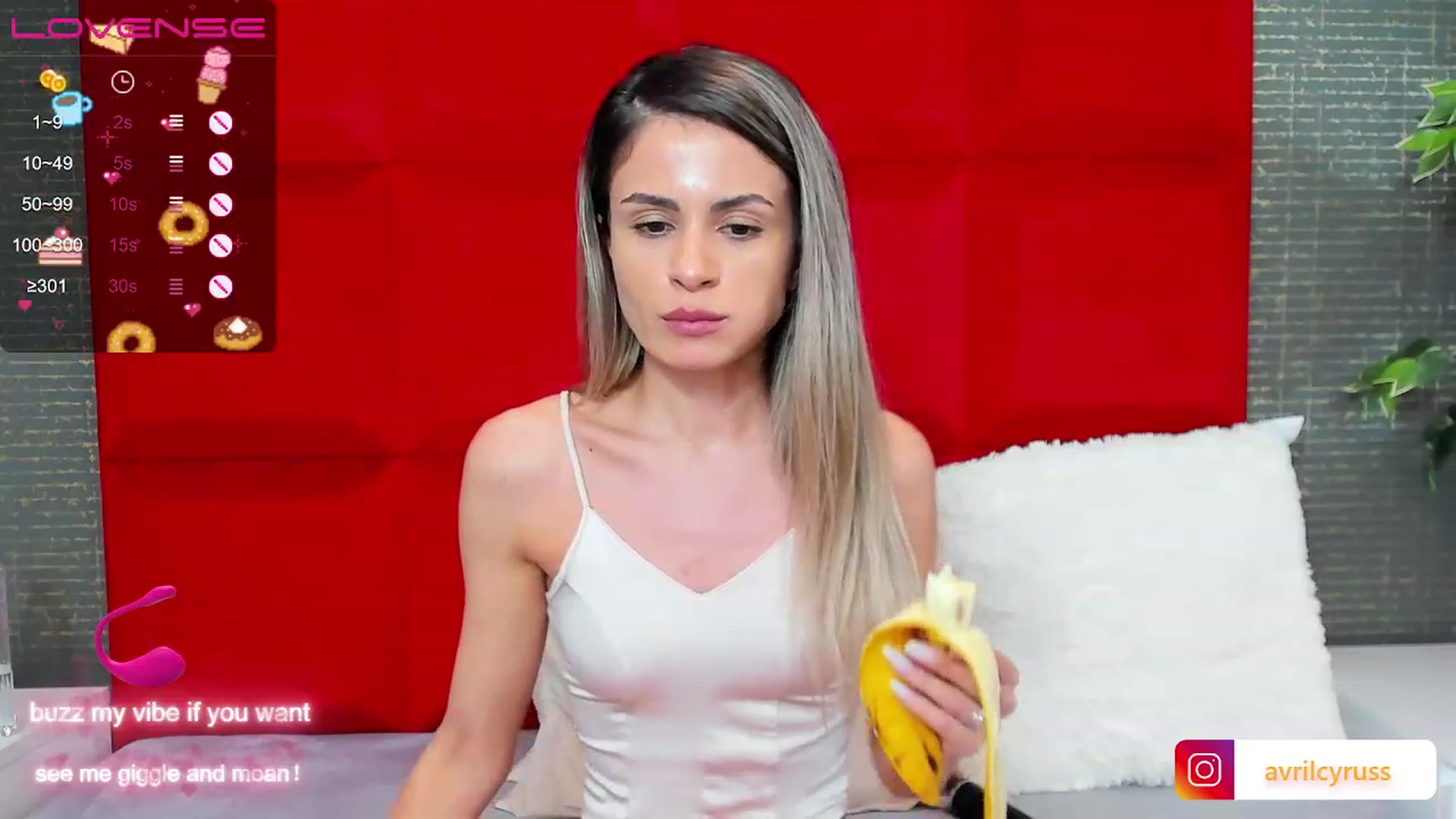 Gallery image thumbnail from Avril_Cyrus's myfreecams stream on, 12/09/2022, 11:55 image 11 of 20