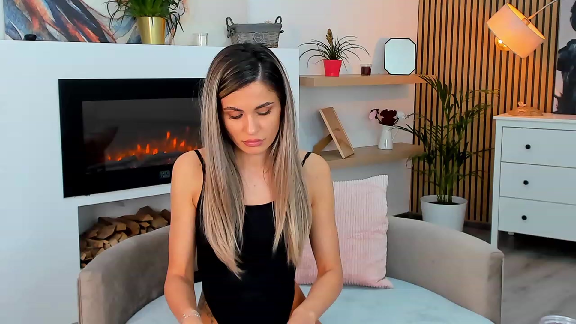 Gallery image thumbnail from Avril_Cyrus's myfreecams stream on, 03/30/2023, 12:29 image 4 of 20