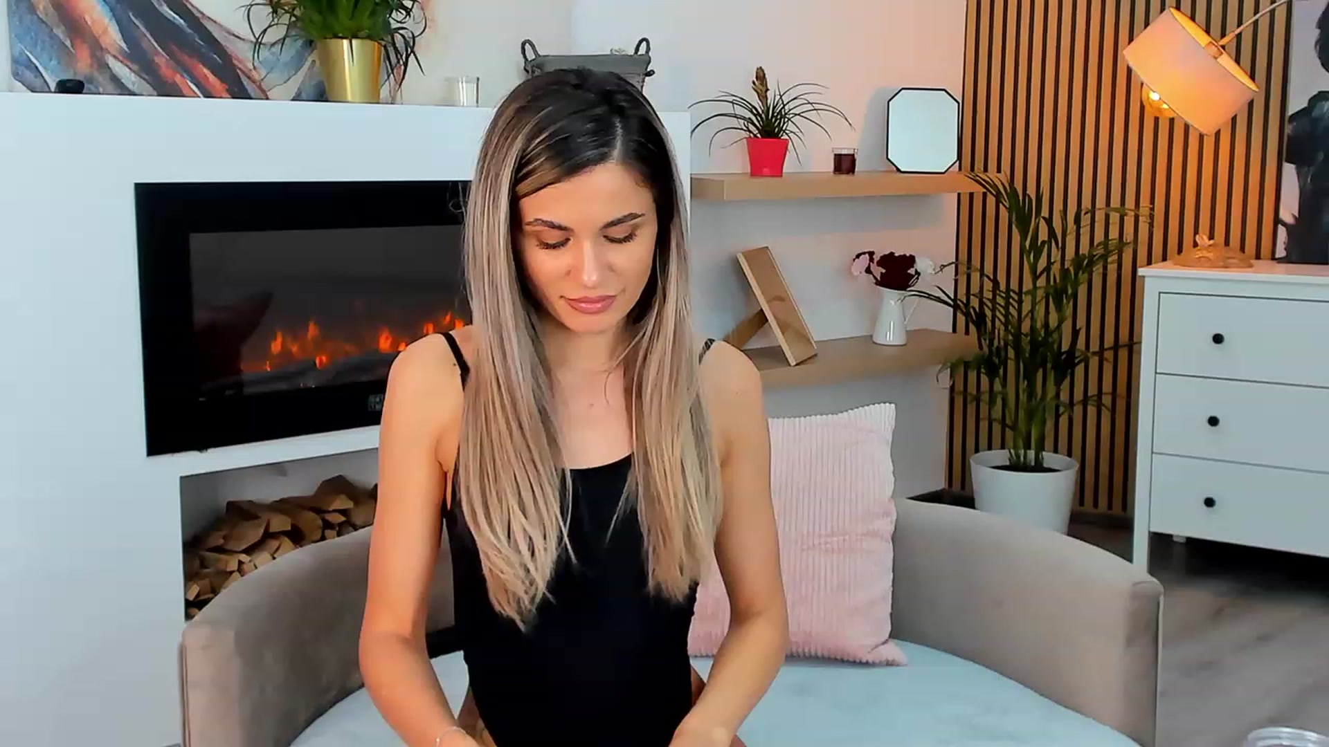 Gallery image thumbnail from Avril_Cyrus's myfreecams stream on, 03/30/2023, 12:29 image 3 of 20