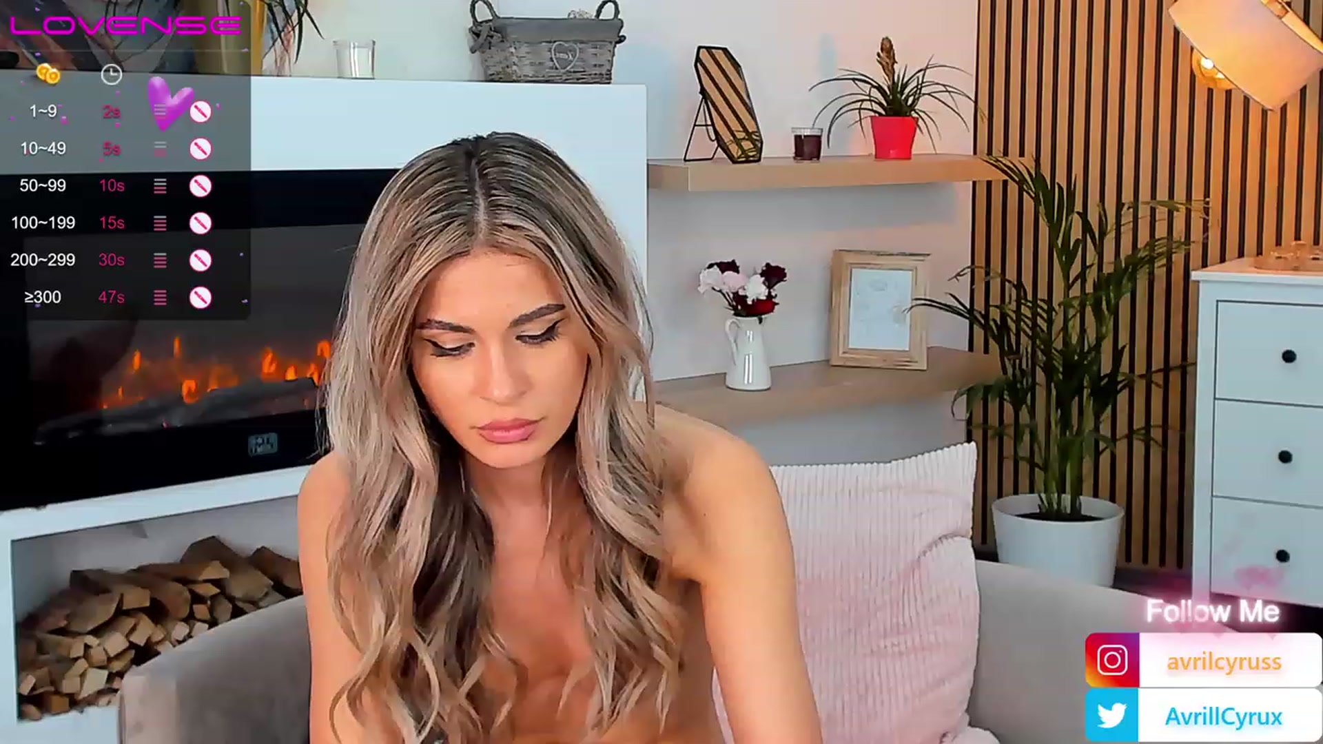 Gallery image thumbnail from Avril_Cyrus's myfreecams stream on, 04/07/2023, 13:24 image 7 of 20