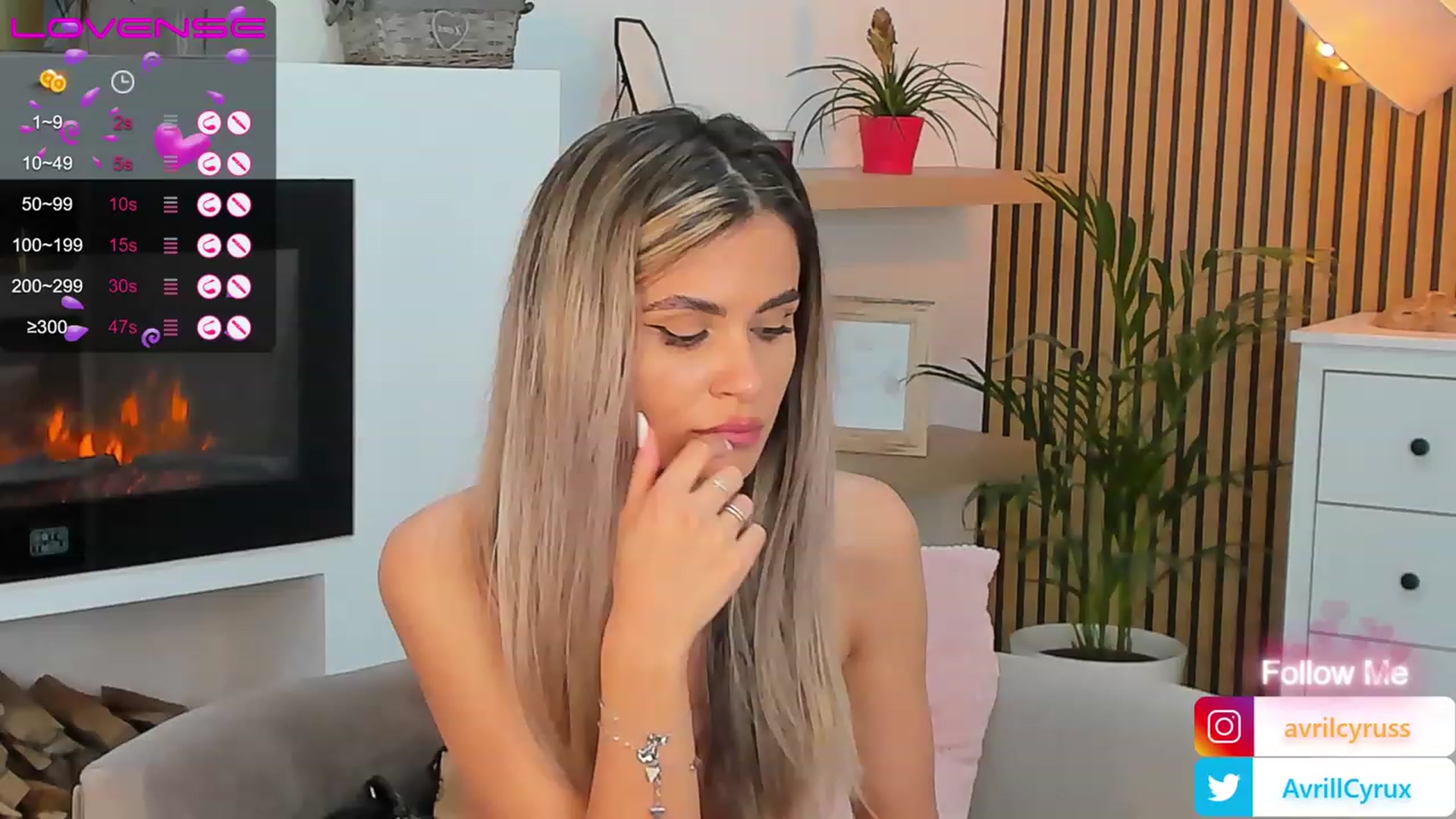 Gallery image thumbnail from Avril_Cyrus's myfreecams stream on, 05/11/2023, 12:45 image 10 of 20