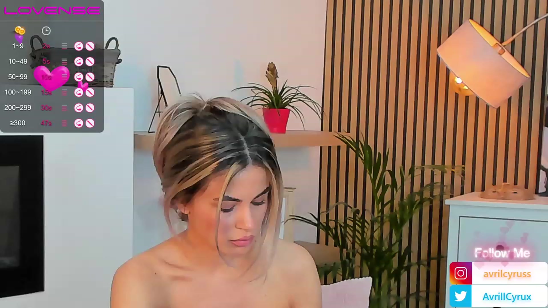 Gallery image thumbnail from Avril_Cyrus's myfreecams stream on, 05/15/2023, 08:32 image 14 of 20