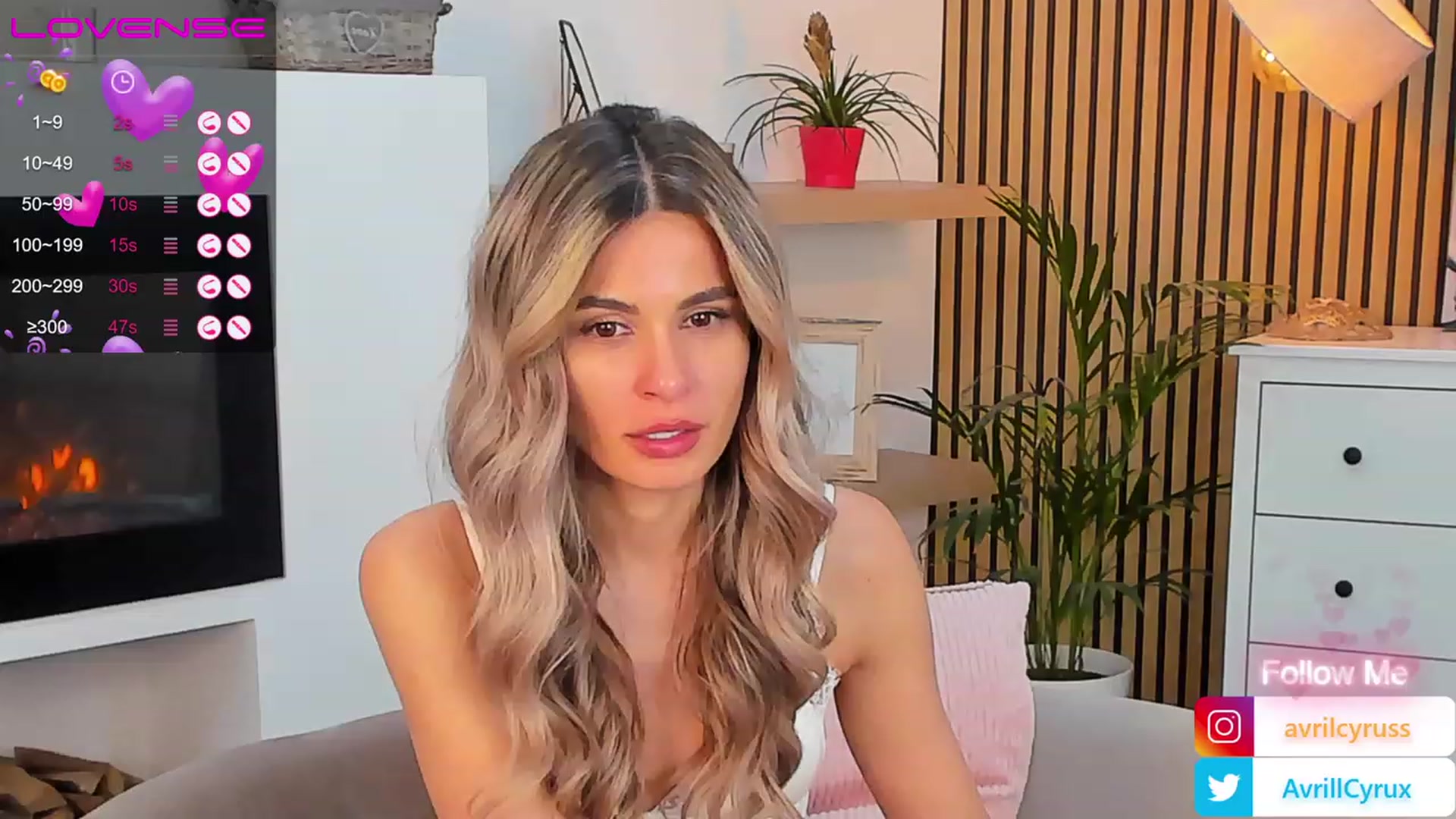 Gallery image thumbnail from Avril_Cyrus's myfreecams stream on, 06/08/2023, 12:02 image 13 of 20