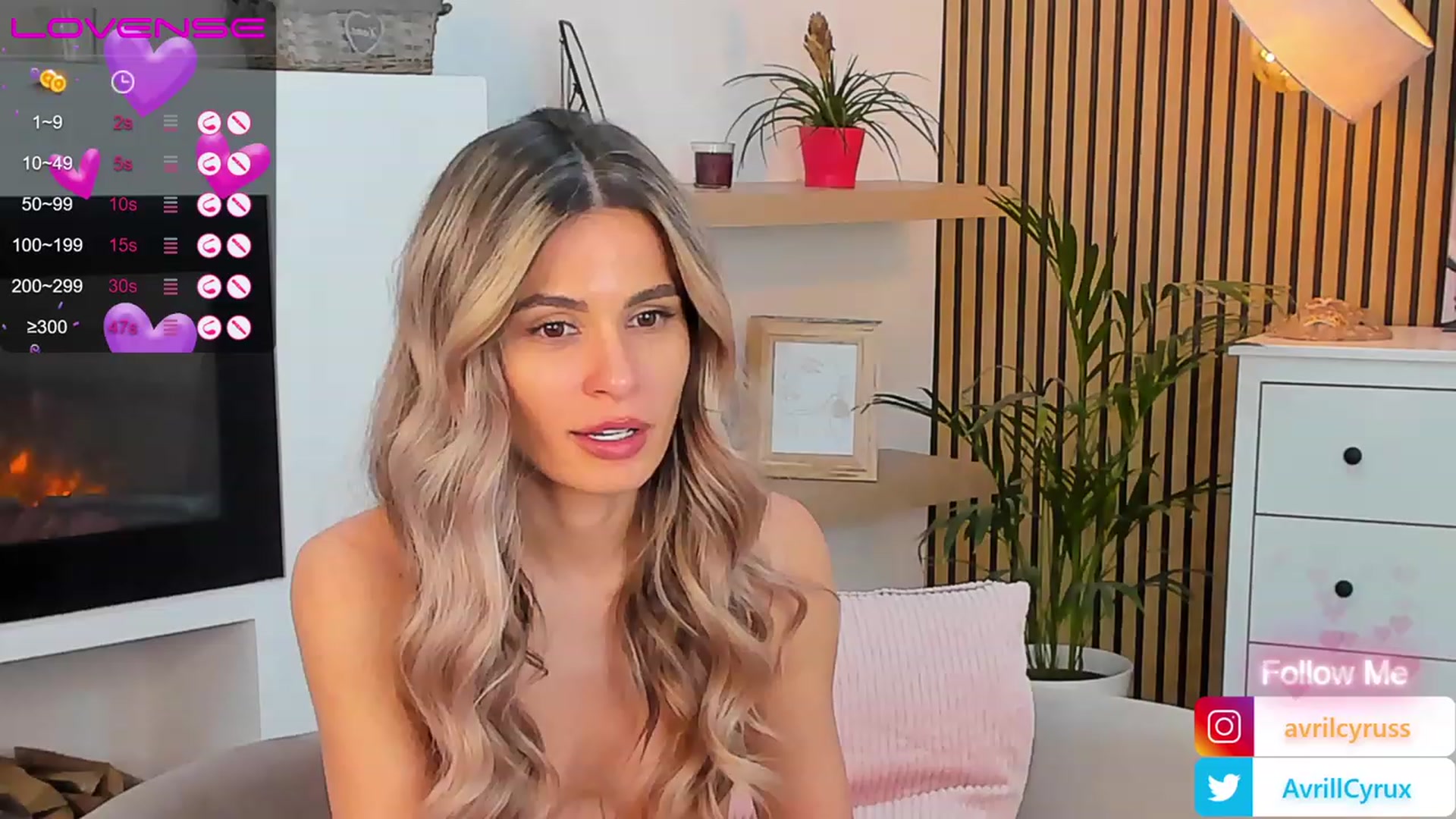 Gallery image thumbnail from Avril_Cyrus's myfreecams stream on, 06/08/2023, 12:02 image 7 of 20