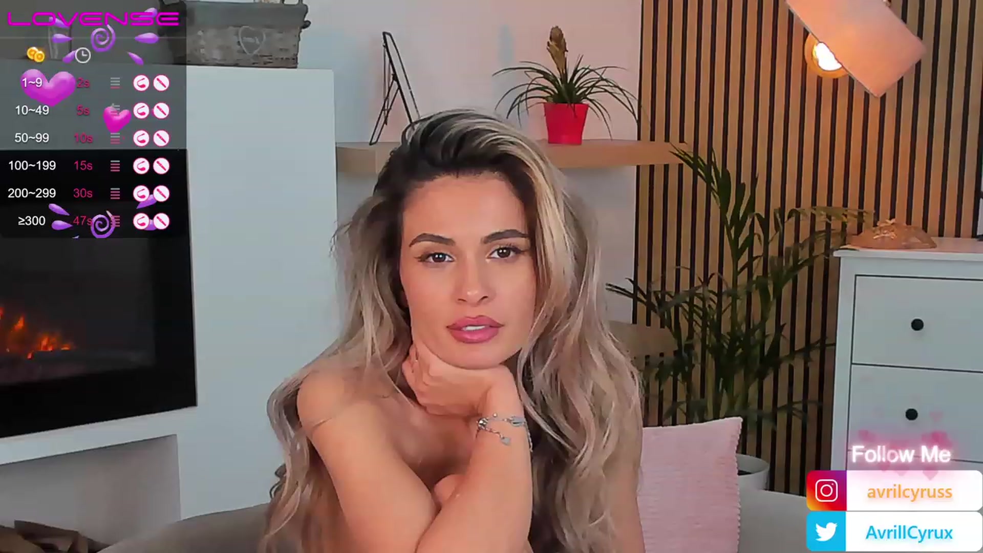 Gallery image thumbnail from Avril_Cyrus's myfreecams stream on, 06/10/2023, 12:39 image 7 of 20